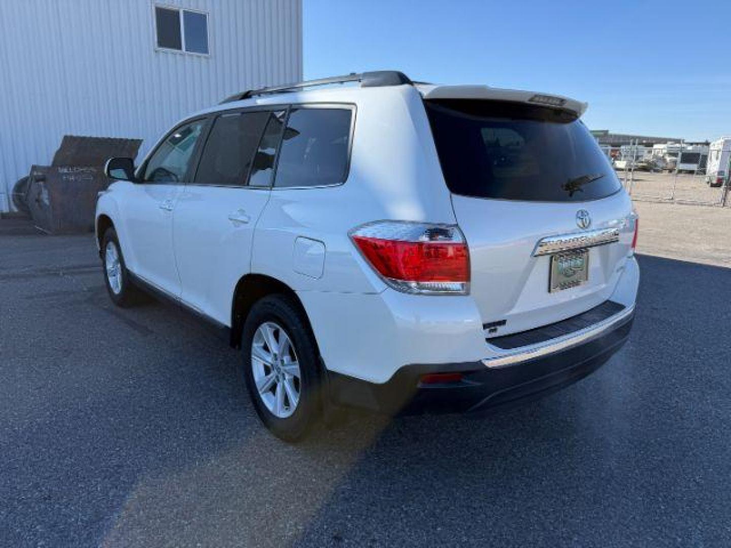 2013 WHITE /Black Toyota Highlander (5TDBK3EH3DS) with an 35L V-6 DOHC engine, Automatic transmission, located at 1175 N Woodruff Ave, Idaho Falls, ID, 83401, 43.506901, -111.999657 - At Timberline Auto, finding a great deal on your next vehicle is always easy! Our experienced sales staff's goal is to help find you the right vehicle at the right price! Our knowledgeable finance department has options for almost any credit score. We offer extended service contract options to prote - Photo#29