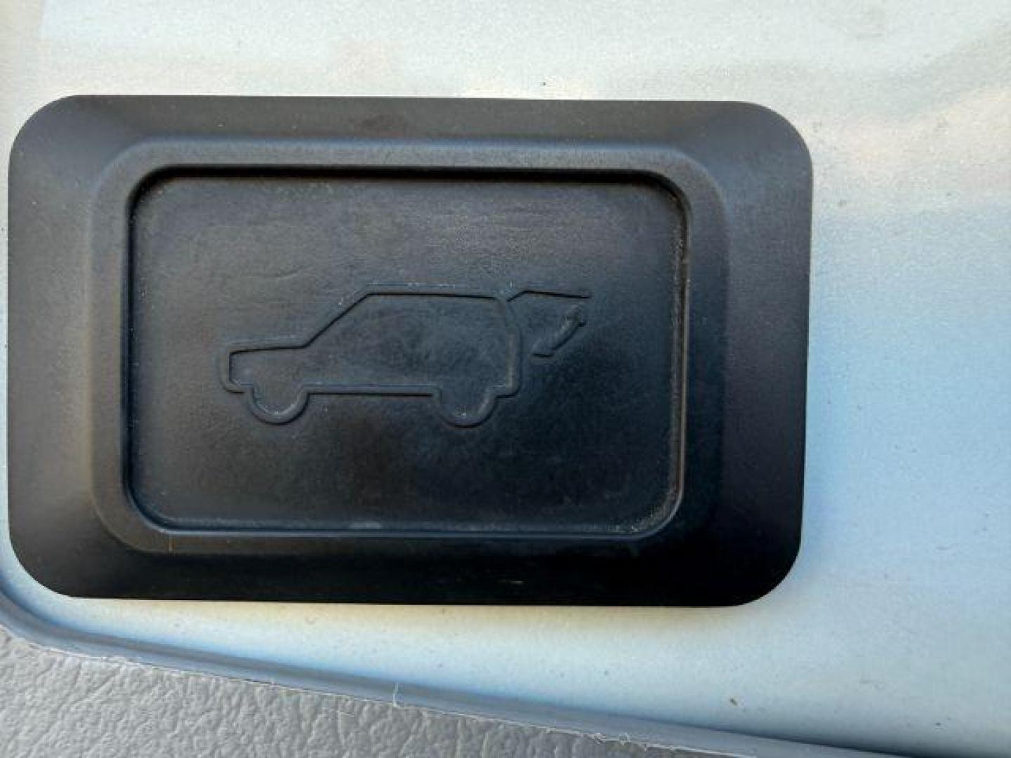 2013 WHITE /Black Toyota Highlander (5TDBK3EH3DS) with an 35L V-6 DOHC engine, Automatic transmission, located at 1175 N Woodruff Ave, Idaho Falls, ID, 83401, 43.506901, -111.999657 - At Timberline Auto, finding a great deal on your next vehicle is always easy! Our experienced sales staff's goal is to help find you the right vehicle at the right price! Our knowledgeable finance department has options for almost any credit score. We offer extended service contract options to prote - Photo#33