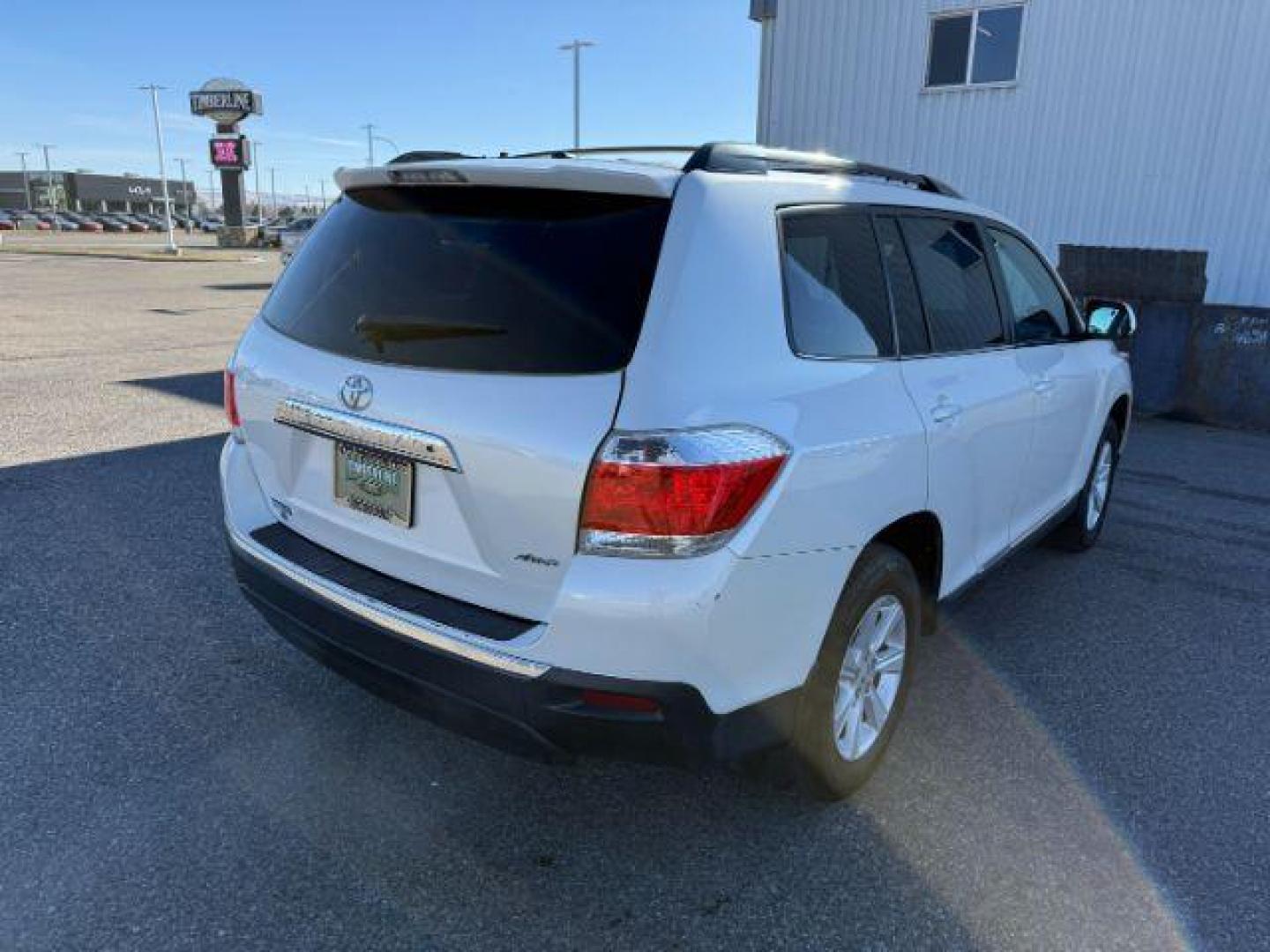 2013 WHITE /Black Toyota Highlander (5TDBK3EH3DS) with an 35L V-6 DOHC engine, Automatic transmission, located at 1175 N Woodruff Ave, Idaho Falls, ID, 83401, 43.506901, -111.999657 - At Timberline Auto, finding a great deal on your next vehicle is always easy! Our experienced sales staff's goal is to help find you the right vehicle at the right price! Our knowledgeable finance department has options for almost any credit score. We offer extended service contract options to prote - Photo#35