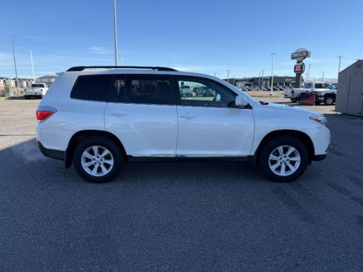2013 WHITE /Black Toyota Highlander (5TDBK3EH3DS) with an 35L V-6 DOHC engine, Automatic transmission, located at 1175 N Woodruff Ave, Idaho Falls, ID, 83401, 43.506901, -111.999657 - At Timberline Auto, finding a great deal on your next vehicle is always easy! Our experienced sales staff's goal is to help find you the right vehicle at the right price! Our knowledgeable finance department has options for almost any credit score. We offer extended service contract options to prote - Photo#36