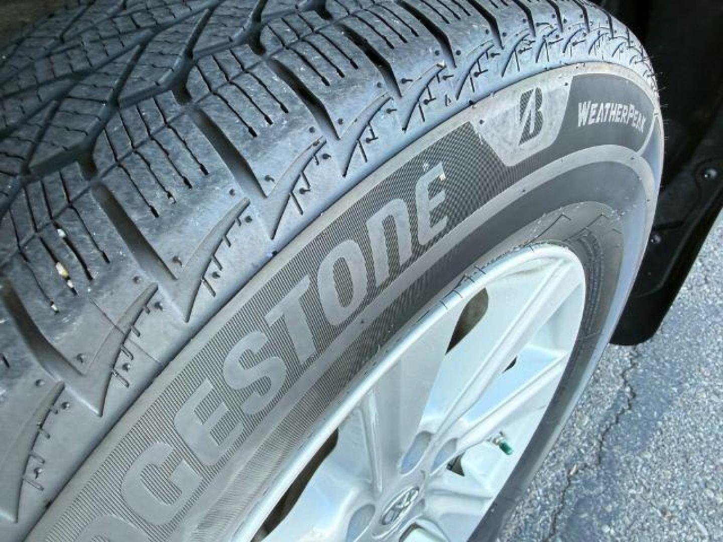 2013 WHITE /Black Toyota Highlander (5TDBK3EH3DS) with an 35L V-6 DOHC engine, Automatic transmission, located at 1175 N Woodruff Ave, Idaho Falls, ID, 83401, 43.506901, -111.999657 - At Timberline Auto, finding a great deal on your next vehicle is always easy! Our experienced sales staff's goal is to help find you the right vehicle at the right price! Our knowledgeable finance department has options for almost any credit score. We offer extended service contract options to prote - Photo#39