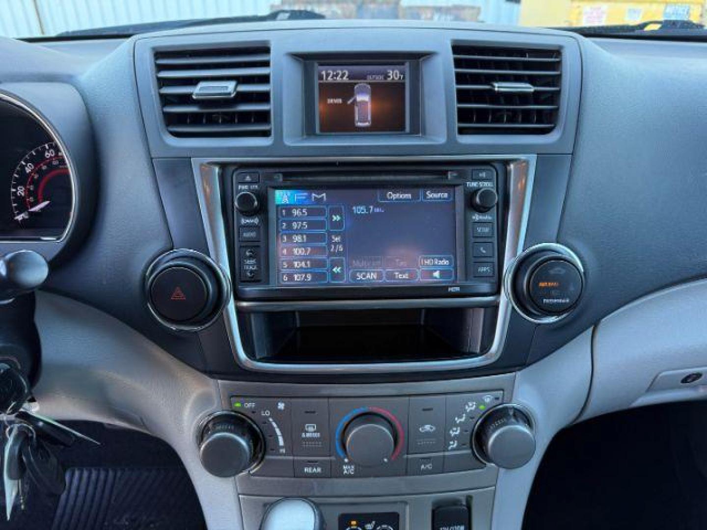 2013 WHITE /Black Toyota Highlander (5TDBK3EH3DS) with an 35L V-6 DOHC engine, Automatic transmission, located at 1175 N Woodruff Ave, Idaho Falls, ID, 83401, 43.506901, -111.999657 - At Timberline Auto, finding a great deal on your next vehicle is always easy! Our experienced sales staff's goal is to help find you the right vehicle at the right price! Our knowledgeable finance department has options for almost any credit score. We offer extended service contract options to prote - Photo#44