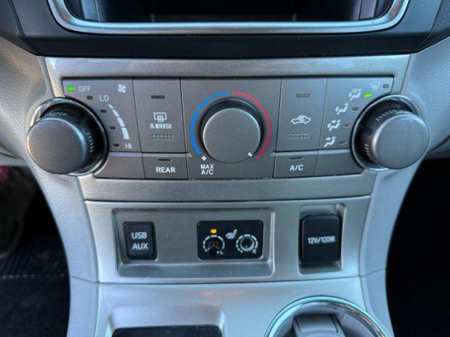 2013 WHITE /Black Toyota Highlander (5TDBK3EH3DS) with an 35L V-6 DOHC engine, Automatic transmission, located at 1175 N Woodruff Ave, Idaho Falls, ID, 83401, 43.506901, -111.999657 - At Timberline Auto, finding a great deal on your next vehicle is always easy! Our experienced sales staff's goal is to help find you the right vehicle at the right price! Our knowledgeable finance department has options for almost any credit score. We offer extended service contract options to prote - Photo#46