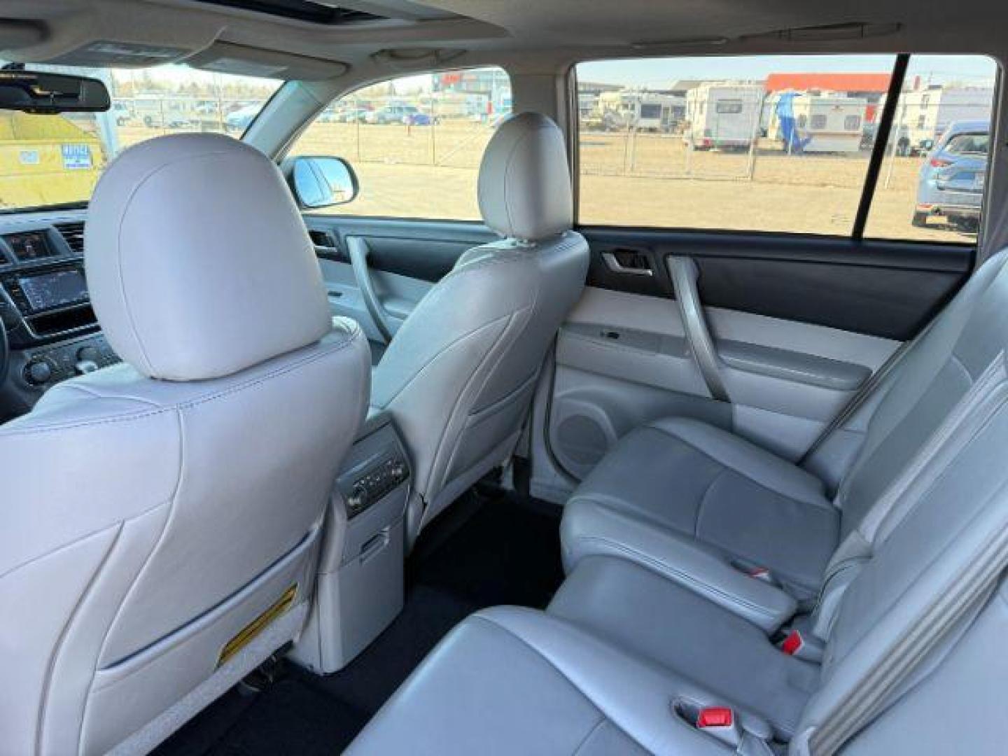 2013 WHITE /Black Toyota Highlander (5TDBK3EH3DS) with an 35L V-6 DOHC engine, Automatic transmission, located at 1175 N Woodruff Ave, Idaho Falls, ID, 83401, 43.506901, -111.999657 - At Timberline Auto, finding a great deal on your next vehicle is always easy! Our experienced sales staff's goal is to help find you the right vehicle at the right price! Our knowledgeable finance department has options for almost any credit score. We offer extended service contract options to prote - Photo#52