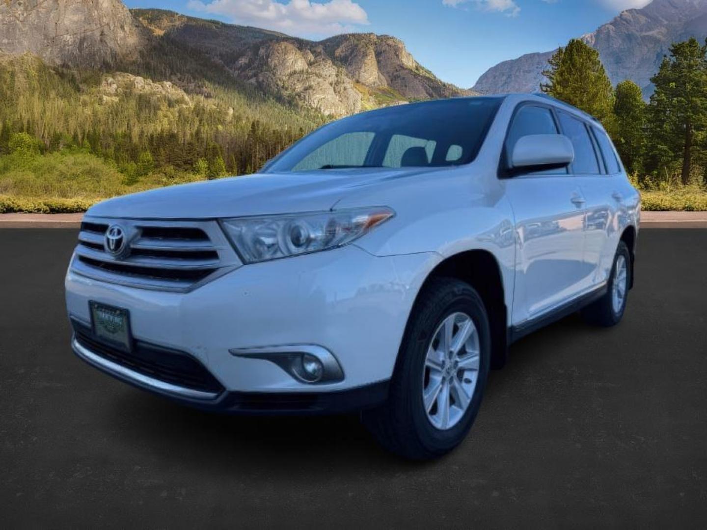 2013 WHITE /Black Toyota Highlander (5TDBK3EH3DS) with an 35L V-6 DOHC engine, Automatic transmission, located at 1175 N Woodruff Ave, Idaho Falls, ID, 83401, 43.506901, -111.999657 - At Timberline Auto, finding a great deal on your next vehicle is always easy! Our experienced sales staff's goal is to help find you the right vehicle at the right price! Our knowledgeable finance department has options for almost any credit score. We offer extended service contract options to prote - Photo#0