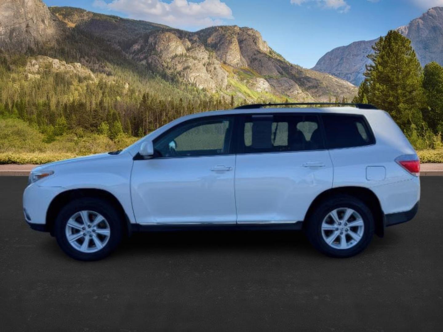 2013 WHITE /Black Toyota Highlander (5TDBK3EH3DS) with an 35L V-6 DOHC engine, Automatic transmission, located at 1175 N Woodruff Ave, Idaho Falls, ID, 83401, 43.506901, -111.999657 - At Timberline Auto, finding a great deal on your next vehicle is always easy! Our experienced sales staff's goal is to help find you the right vehicle at the right price! Our knowledgeable finance department has options for almost any credit score. We offer extended service contract options to prote - Photo#1