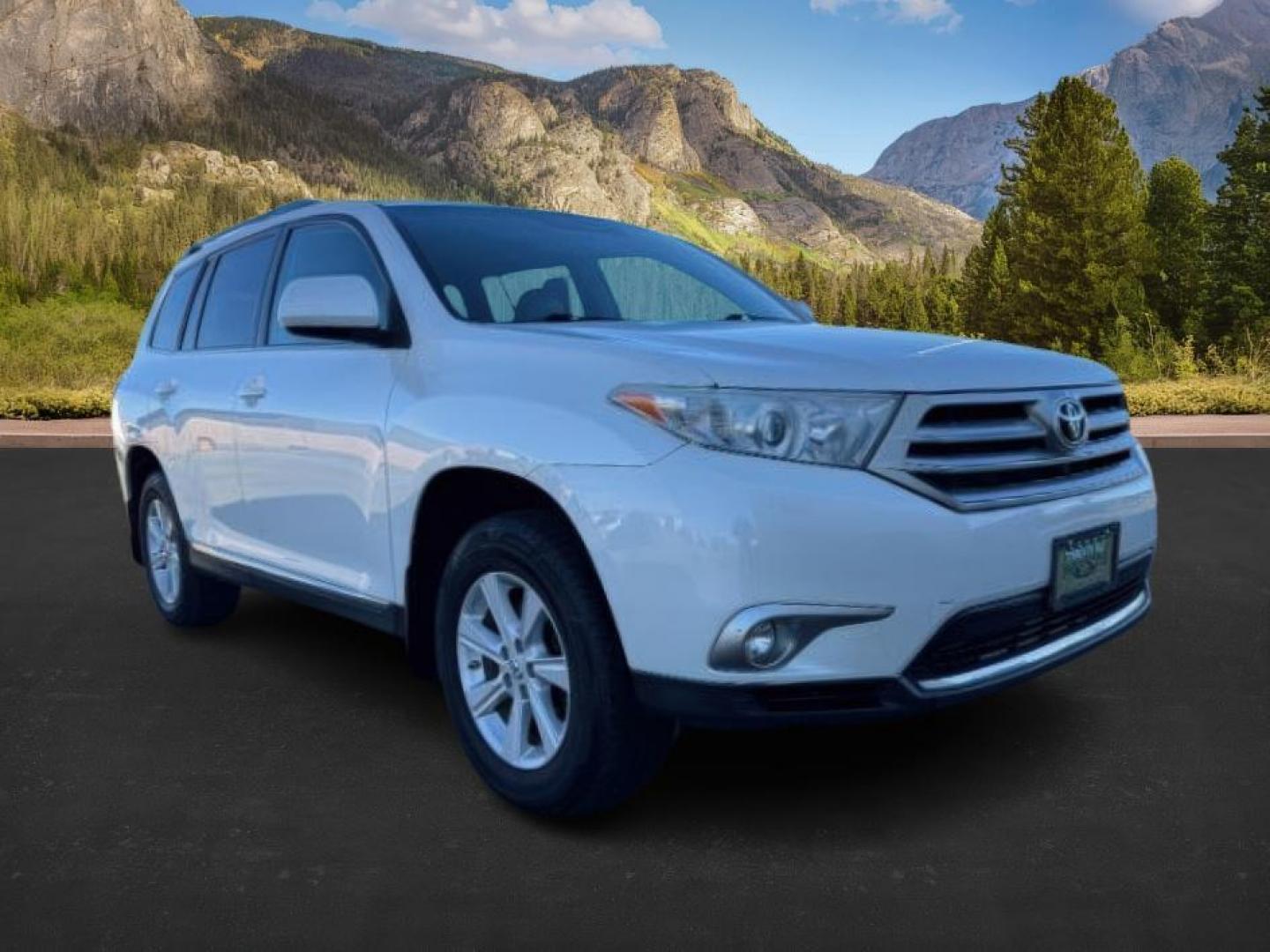 2013 WHITE /Black Toyota Highlander (5TDBK3EH3DS) with an 35L V-6 DOHC engine, Automatic transmission, located at 1175 N Woodruff Ave, Idaho Falls, ID, 83401, 43.506901, -111.999657 - At Timberline Auto, finding a great deal on your next vehicle is always easy! Our experienced sales staff's goal is to help find you the right vehicle at the right price! Our knowledgeable finance department has options for almost any credit score. We offer extended service contract options to prote - Photo#10
