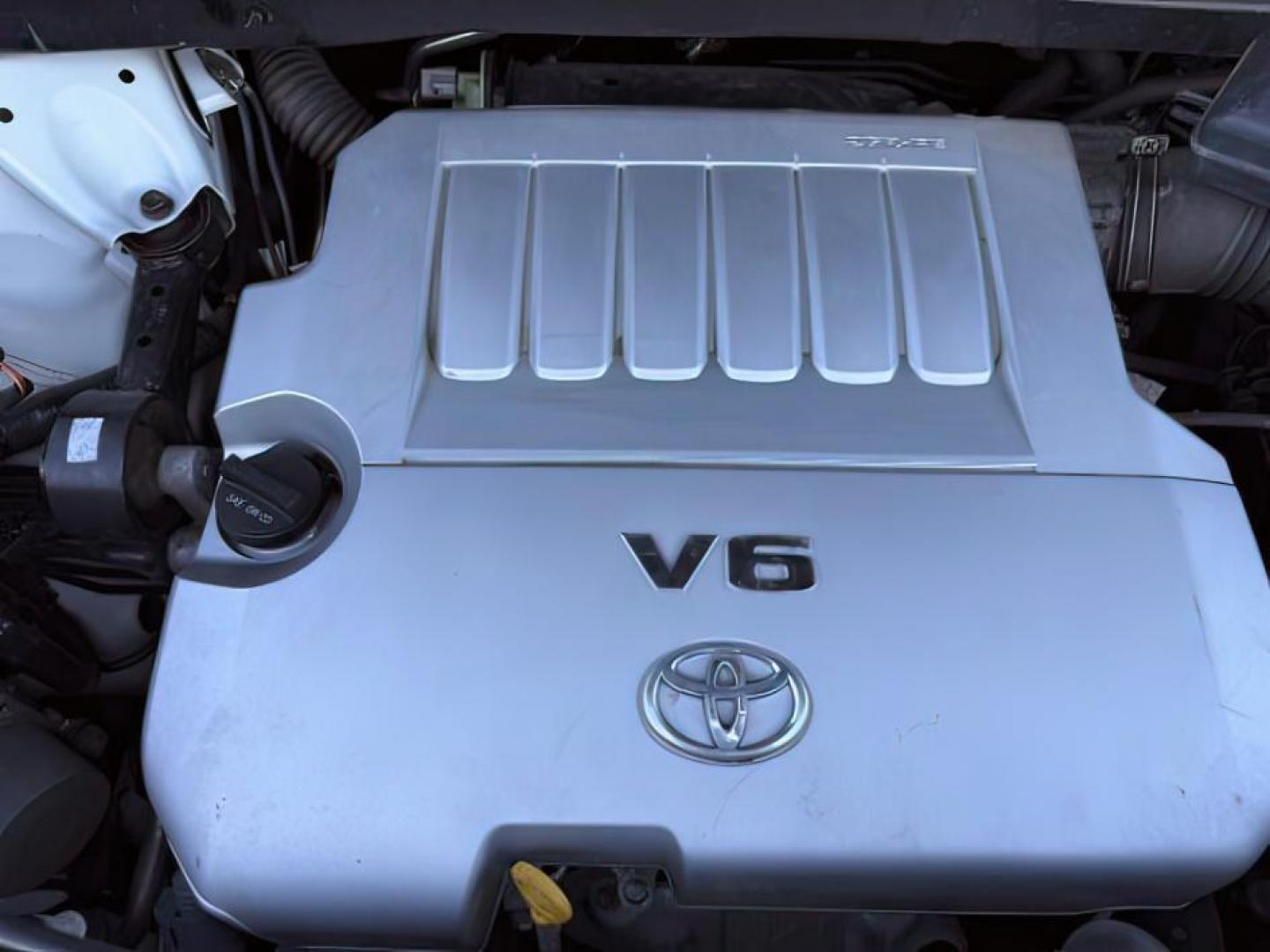 2013 WHITE /Black Toyota Highlander (5TDBK3EH3DS) with an 35L V-6 DOHC engine, Automatic transmission, located at 1175 N Woodruff Ave, Idaho Falls, ID, 83401, 43.506901, -111.999657 - At Timberline Auto, finding a great deal on your next vehicle is always easy! Our experienced sales staff's goal is to help find you the right vehicle at the right price! Our knowledgeable finance department has options for almost any credit score. We offer extended service contract options to prote - Photo#26