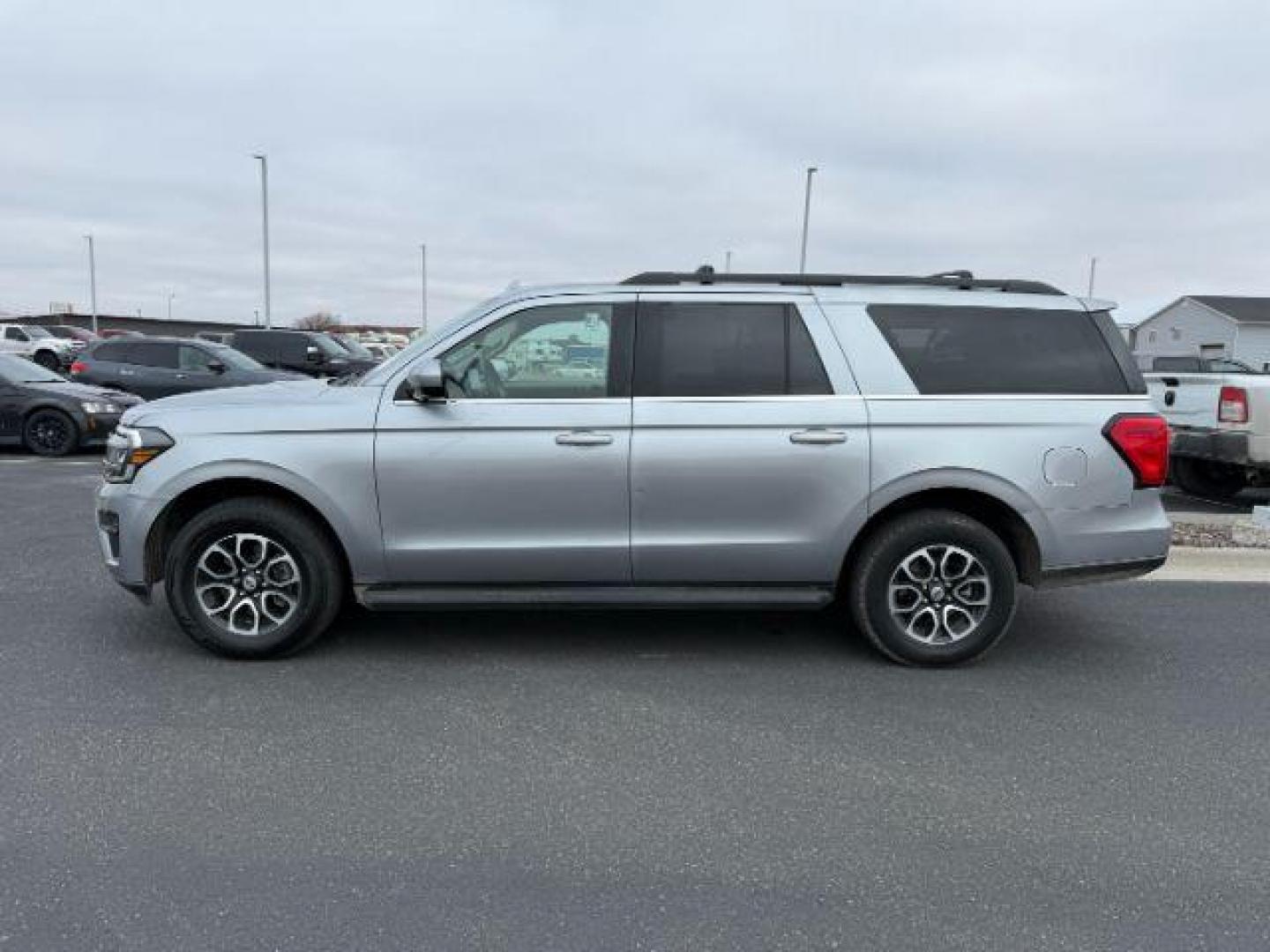 2024 SILVER /Black Onyx Ford Expedition (1FMJK1J80RE) with an EcoBoost 35L V-6 portdirect injection engine, Automatic transmission, located at 1175 N Woodruff Ave, Idaho Falls, ID, 83401, 43.506901, -111.999657 - At Timberline Auto, finding a great deal on your next vehicle is always easy! Our experienced sales staff's goal is to help find you the right vehicle at the right price! Our knowledgeable finance department has options for almost any credit score. We offer extended service contract options to prote - Photo#1
