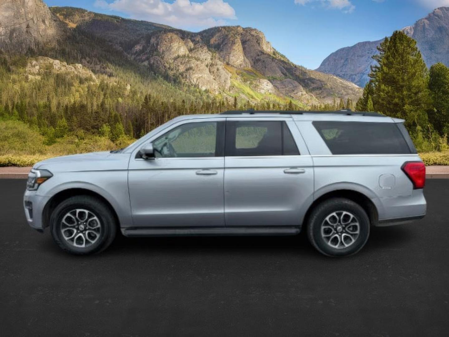 2024 SILVER /Black Onyx Ford Expedition (1FMJK1J80RE) with an EcoBoost 35L V-6 portdirect injection engine, Automatic transmission, located at 1175 N Woodruff Ave, Idaho Falls, ID, 83401, 43.506901, -111.999657 - At Timberline Auto, finding a great deal on your next vehicle is always easy! Our experienced sales staff's goal is to help find you the right vehicle at the right price! Our knowledgeable finance department has options for almost any credit score. We offer extended service contract options to prote - Photo#0