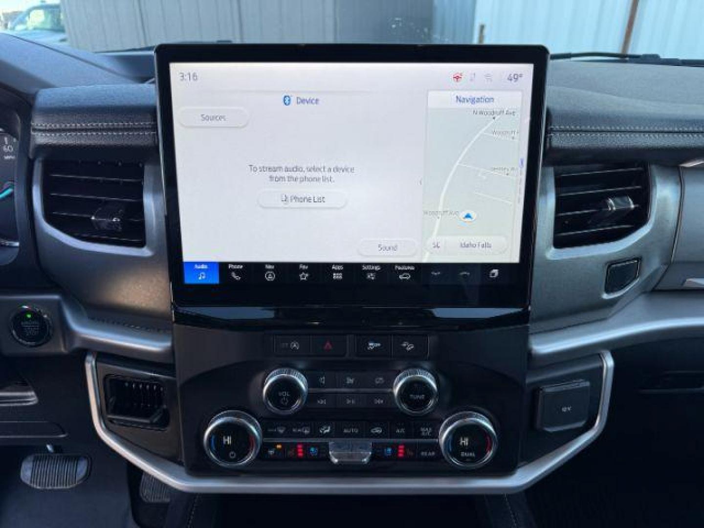 2024 SILVER /Black Onyx Ford Expedition (1FMJK1J80RE) with an EcoBoost 35L V-6 portdirect injection engine, Automatic transmission, located at 1175 N Woodruff Ave, Idaho Falls, ID, 83401, 43.506901, -111.999657 - At Timberline Auto, finding a great deal on your next vehicle is always easy! Our experienced sales staff's goal is to help find you the right vehicle at the right price! Our knowledgeable finance department has options for almost any credit score. We offer extended service contract options to prote - Photo#48