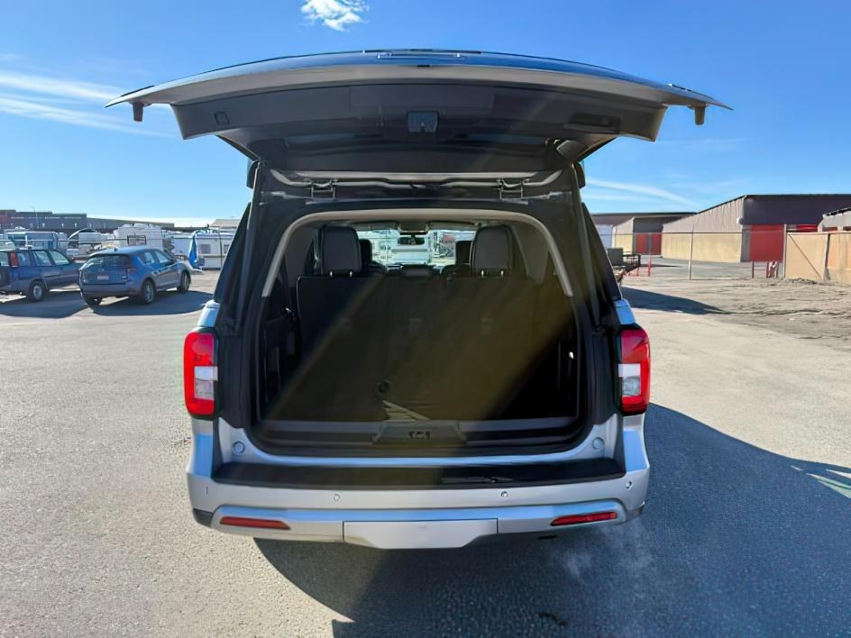 2024 SILVER /Black Onyx Ford Expedition XLT MAX (1FMJK1J80RE) with an EcoBoost 3.5L V-6 port/direct injection engine, AUTOMATIC transmission, located at 1235 N Woodruff Ave., Idaho Falls, 83401, (208) 523-1053, 43.507172, -112.000488 - This 2024 Ford Expedition delivers full-size SUV capability with refined comfort and modern technology, powered by the proven 3.5L EcoBoost V6 engine paired with an automatic transmission. Designed for confident daily driving and long-distance travel, it offers strong acceleration, smooth highway pe - Photo#5