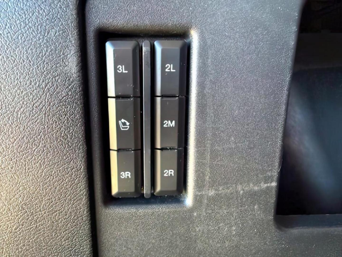 2024 SILVER /Black Onyx Ford Expedition (1FMJK1J80RE) with an EcoBoost 35L V-6 portdirect injection engine, Automatic transmission, located at 1175 N Woodruff Ave, Idaho Falls, ID, 83401, 43.506901, -111.999657 - At Timberline Auto, finding a great deal on your next vehicle is always easy! Our experienced sales staff's goal is to help find you the right vehicle at the right price! Our knowledgeable finance department has options for almost any credit score. We offer extended service contract options to prote - Photo#7