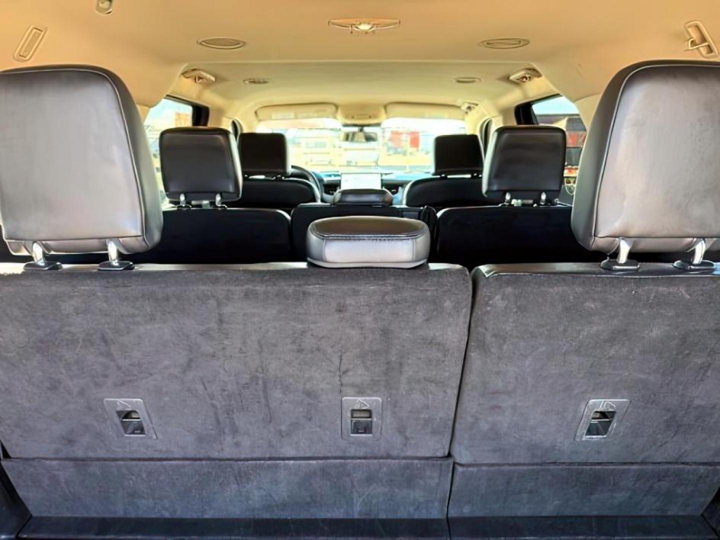 2024 SILVER /Black Onyx Ford Expedition (1FMJK1J80RE) with an EcoBoost 35L V-6 portdirect injection engine, Automatic transmission, located at 1175 N Woodruff Ave, Idaho Falls, ID, 83401, 43.506901, -111.999657 - At Timberline Auto, finding a great deal on your next vehicle is always easy! Our experienced sales staff's goal is to help find you the right vehicle at the right price! Our knowledgeable finance department has options for almost any credit score. We offer extended service contract options to prote - Photo#8