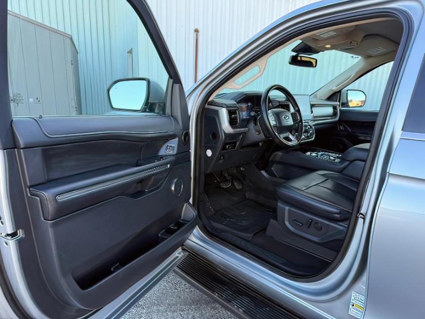 2024 SILVER /Black Onyx Ford Expedition (1FMJK1J80RE) with an EcoBoost 35L V-6 portdirect injection engine, Automatic transmission, located at 1175 N Woodruff Ave, Idaho Falls, ID, 83401, 43.506901, -111.999657 - At Timberline Auto, finding a great deal on your next vehicle is always easy! Our experienced sales staff's goal is to help find you the right vehicle at the right price! Our knowledgeable finance department has options for almost any credit score. We offer extended service contract options to prote - Photo#14