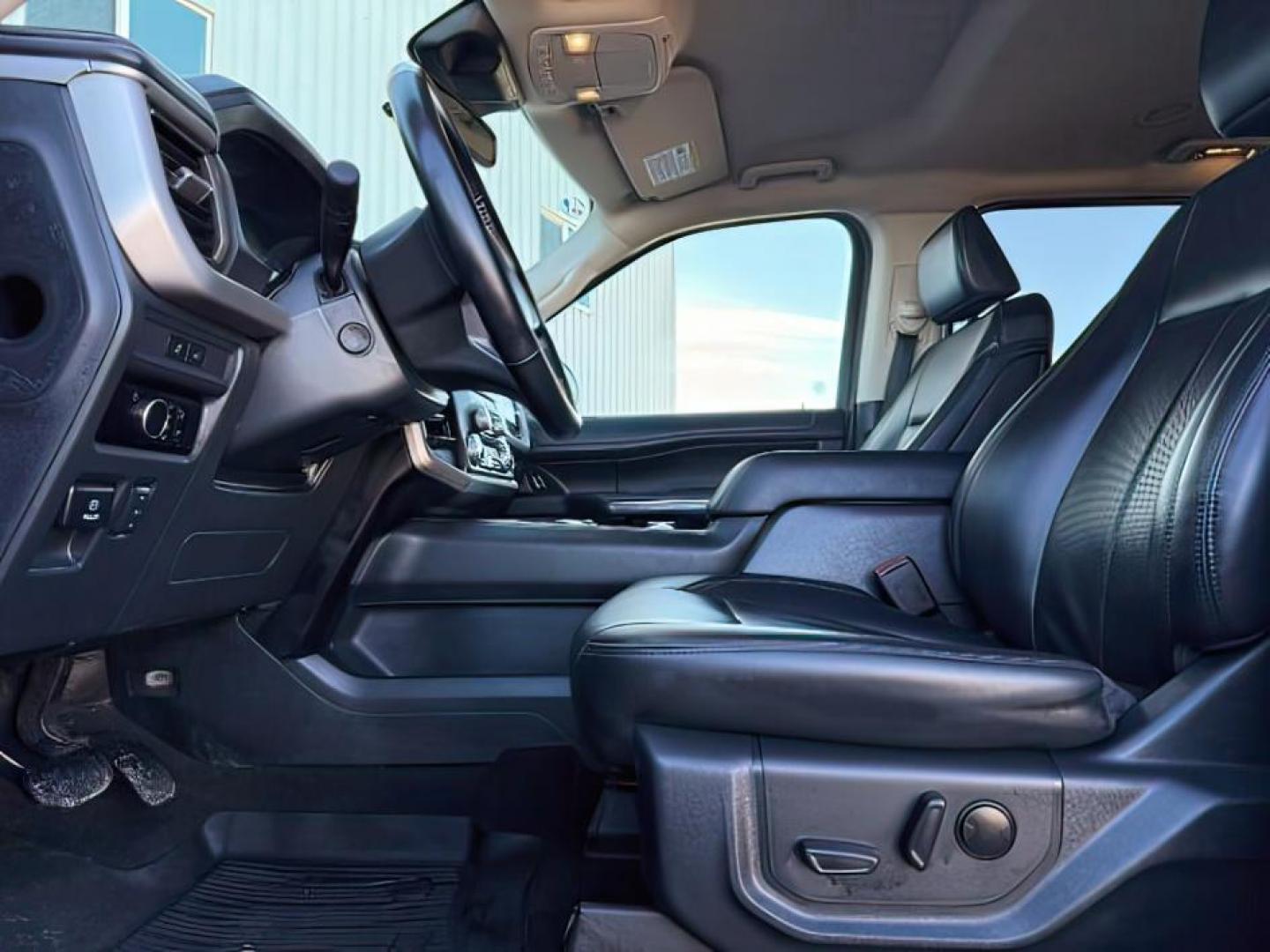 2024 SILVER /Black Onyx Ford Expedition (1FMJK1J80RE) with an EcoBoost 35L V-6 portdirect injection engine, Automatic transmission, located at 1175 N Woodruff Ave, Idaho Falls, ID, 83401, 43.506901, -111.999657 - At Timberline Auto, finding a great deal on your next vehicle is always easy! Our experienced sales staff's goal is to help find you the right vehicle at the right price! Our knowledgeable finance department has options for almost any credit score. We offer extended service contract options to prote - Photo#15