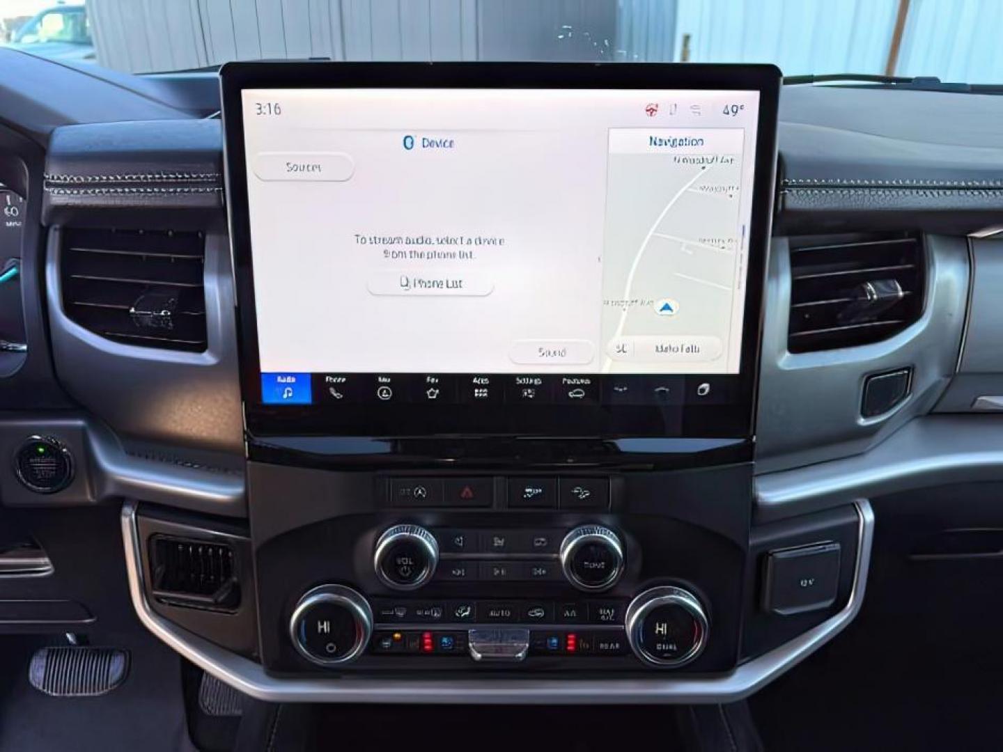 2024 SILVER /Black Onyx Ford Expedition (1FMJK1J80RE) with an EcoBoost 35L V-6 portdirect injection engine, Automatic transmission, located at 1175 N Woodruff Ave, Idaho Falls, ID, 83401, 43.506901, -111.999657 - At Timberline Auto, finding a great deal on your next vehicle is always easy! Our experienced sales staff's goal is to help find you the right vehicle at the right price! Our knowledgeable finance department has options for almost any credit score. We offer extended service contract options to prote - Photo#18