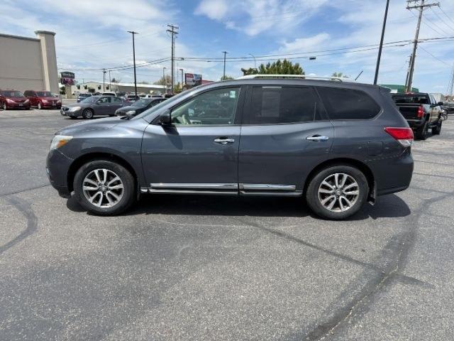 2013 GRAY /Charcoal Nissan Pathfinder Platinum (5N1AR2MMXDC) with an 3.5L V-6 DOHC engine, AUTOMATIC transmission, located at 1235 N Woodruff Ave., Idaho Falls, 83401, (208) 523-1053, 43.507172, -112.000488 - At Timberline Auto, finding a great deal on your next vehicle is always easy! Our experienced sales staff's goal is to help find you the right vehicle at the right price! Our knowledgeable finance department has options for almost any credit score. We offer extended service contract options to prote - Photo#33