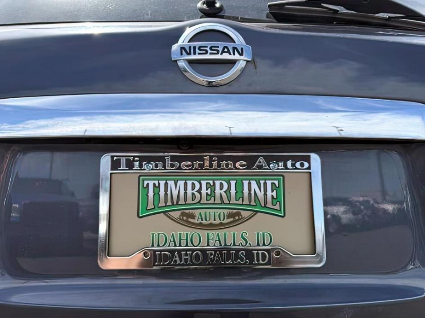 2013 GRAY /Charcoal Nissan Pathfinder (5N1AR2MMXDC) with an 35L V-6 DOHC engine, Automatic transmission, located at 1175 N Woodruff Ave, Idaho Falls, ID, 83401, 43.506901, -111.999657 - At Timberline Auto, finding a great deal on your next vehicle is always easy! Our experienced sales staff's goal is to help find you the right vehicle at the right price! Our knowledgeable finance department has options for almost any credit score. We offer extended service contract options to prote - Photo#4