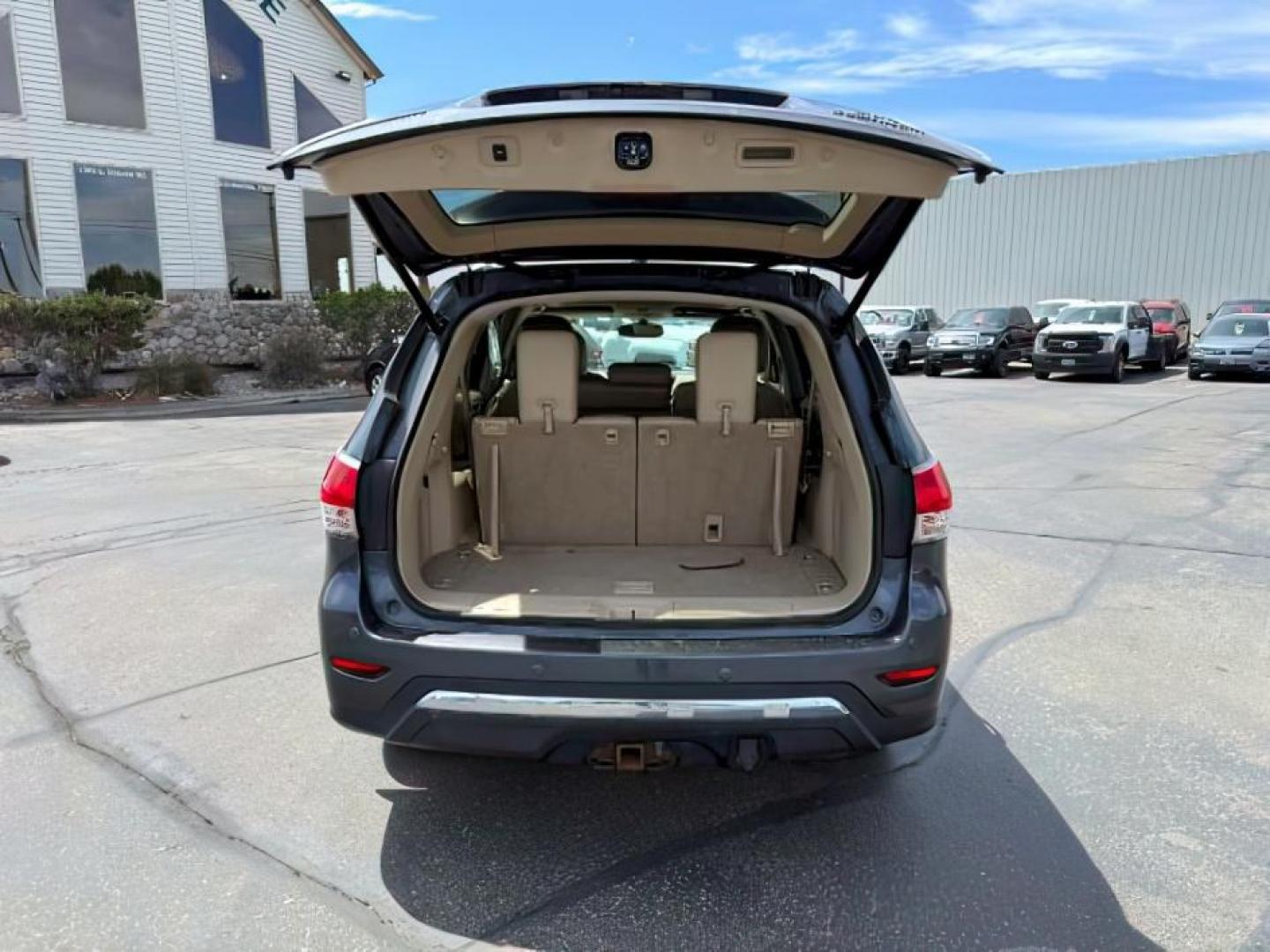 2013 GRAY /Charcoal Nissan Pathfinder (5N1AR2MMXDC) with an 35L V-6 DOHC engine, Automatic transmission, located at 1175 N Woodruff Ave, Idaho Falls, ID, 83401, 43.506901, -111.999657 - At Timberline Auto, finding a great deal on your next vehicle is always easy! Our experienced sales staff's goal is to help find you the right vehicle at the right price! Our knowledgeable finance department has options for almost any credit score. We offer extended service contract options to prote - Photo#5