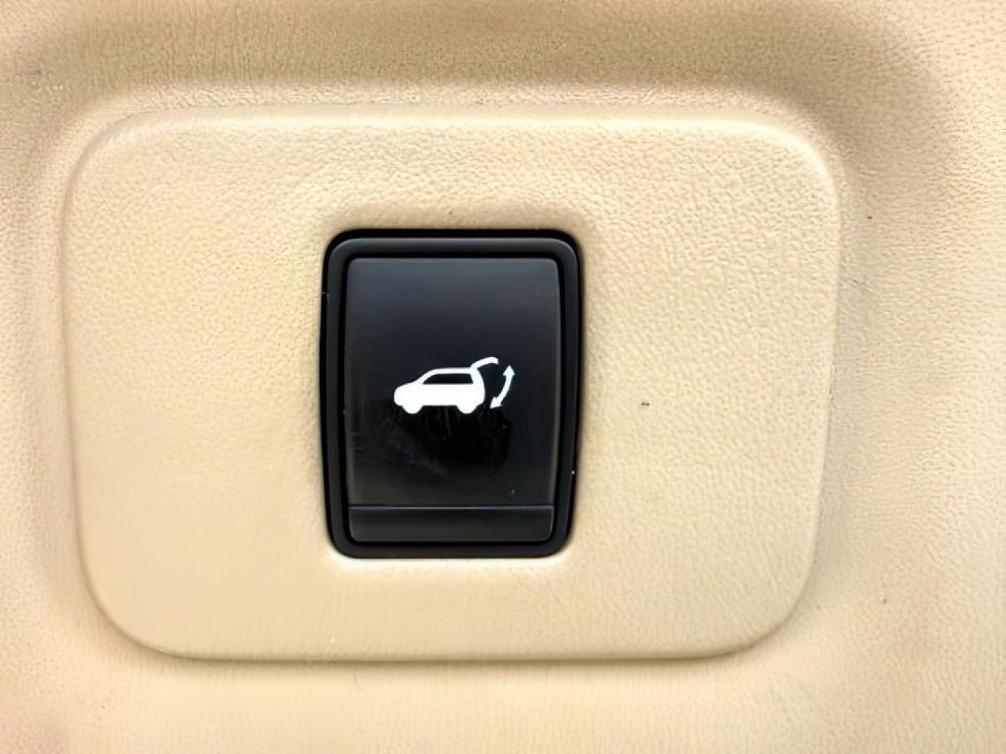 2013 GRAY /Charcoal Nissan Pathfinder (5N1AR2MMXDC) with an 35L V-6 DOHC engine, Automatic transmission, located at 1175 N Woodruff Ave, Idaho Falls, ID, 83401, 43.506901, -111.999657 - At Timberline Auto, finding a great deal on your next vehicle is always easy! Our experienced sales staff's goal is to help find you the right vehicle at the right price! Our knowledgeable finance department has options for almost any credit score. We offer extended service contract options to prote - Photo#6