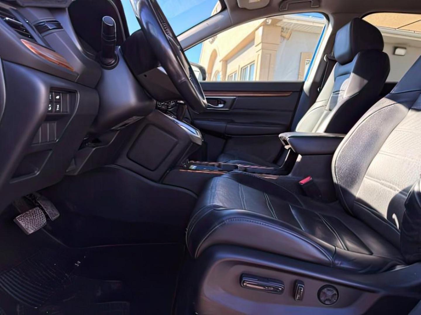 2020 BLUE /Black Honda CR-V AWD Touring (7FARW2H91LE) with an 1.5L I-4 gasoline direct injection engine, AUTOMATIC transmission, located at 1235 N Woodruff Ave., Idaho Falls, 83401, (208) 523-1053, 43.507172, -112.000488 - At Timberline Auto, finding a great deal on your next vehicle is always easy! Our experienced sales staff's goal is to help find you the right vehicle at the right price! Our knowledgeable finance department has options for almost any credit score. We offer extended service contract options to prote - Photo#15