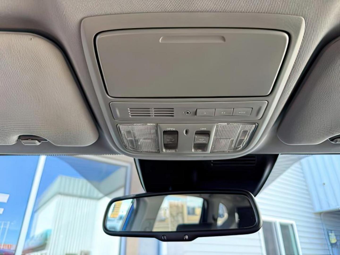 2020 BLUE /Black Honda CR-V AWD Touring (7FARW2H91LE) with an 1.5L I-4 gasoline direct injection engine, AUTOMATIC transmission, located at 1235 N Woodruff Ave., Idaho Falls, 83401, (208) 523-1053, 43.507172, -112.000488 - At Timberline Auto, finding a great deal on your next vehicle is always easy! Our experienced sales staff's goal is to help find you the right vehicle at the right price! Our knowledgeable finance department has options for almost any credit score. We offer extended service contract options to prote - Photo#21