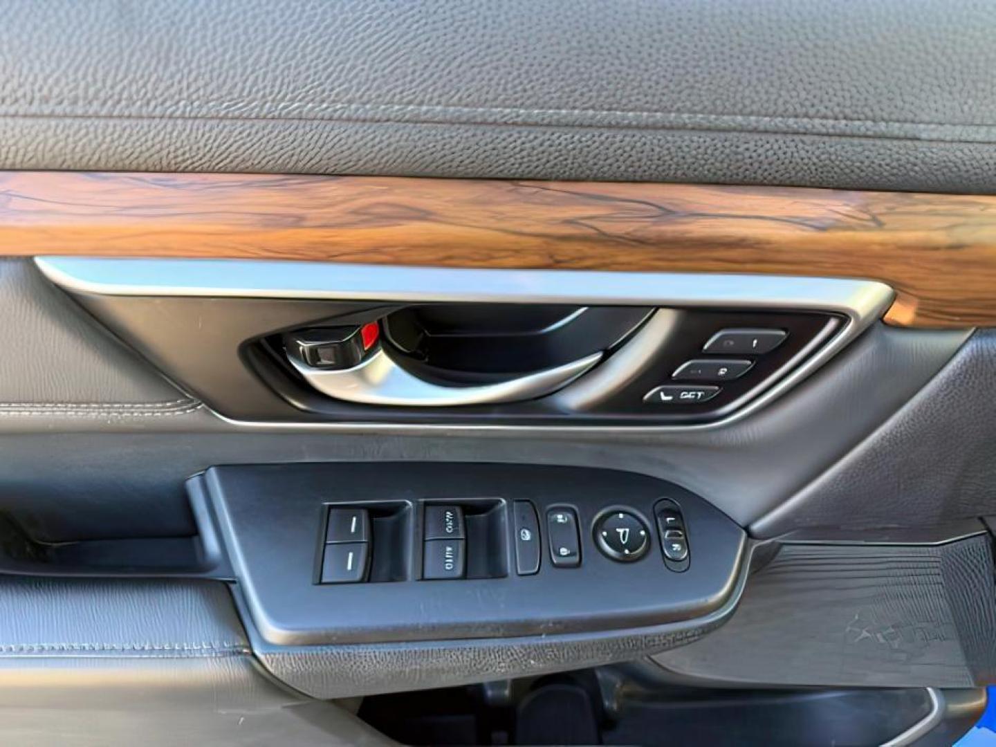 2020 BLUE /Black Honda CR-V AWD Touring (7FARW2H91LE) with an 1.5L I-4 gasoline direct injection engine, AUTOMATIC transmission, located at 1235 N Woodruff Ave., Idaho Falls, 83401, (208) 523-1053, 43.507172, -112.000488 - At Timberline Auto, finding a great deal on your next vehicle is always easy! Our experienced sales staff's goal is to help find you the right vehicle at the right price! Our knowledgeable finance department has options for almost any credit score. We offer extended service contract options to prote - Photo#26