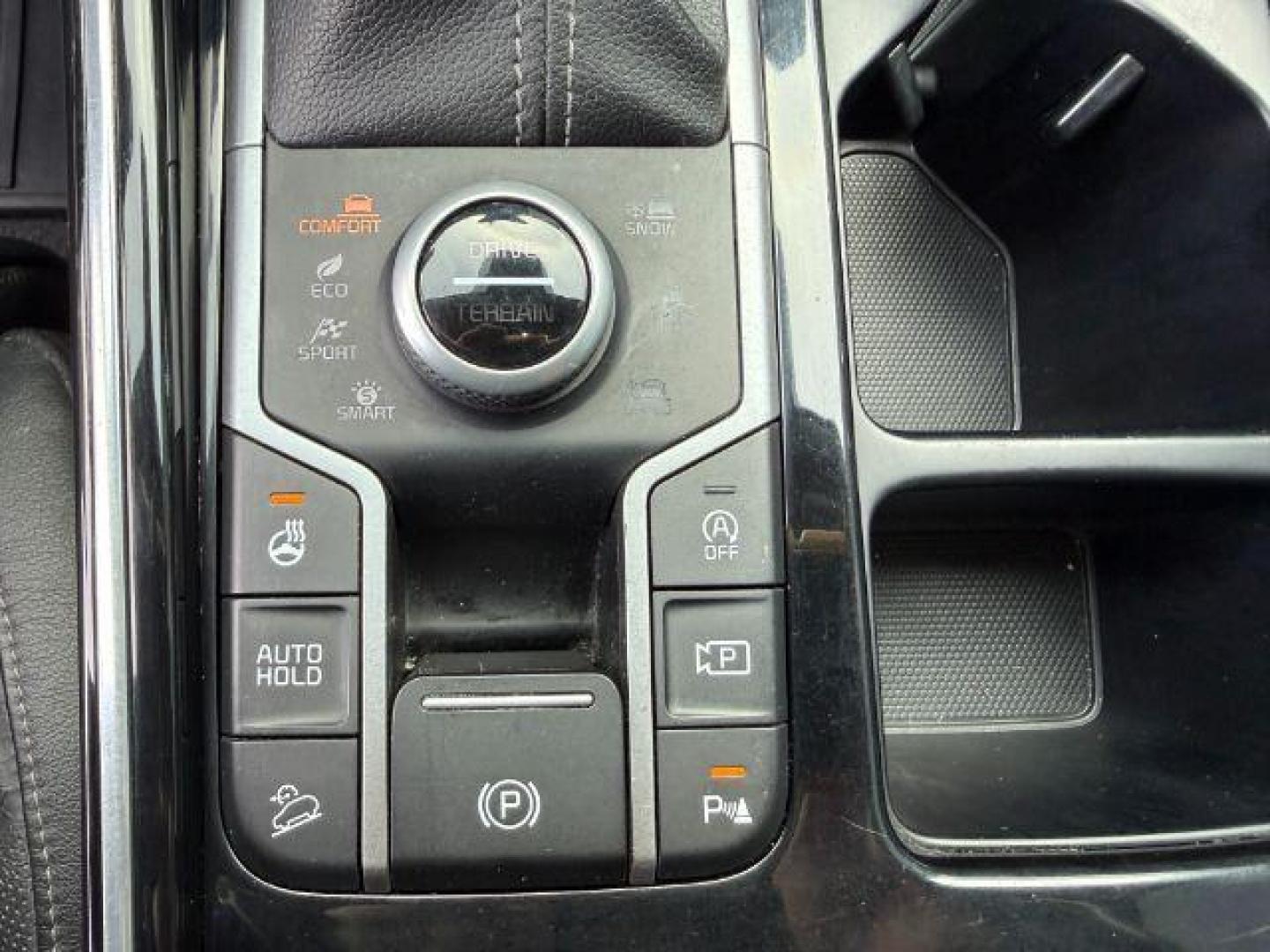 2021 BLUE /Black KIA Sorento (5XYRKDLFXMG) with an 25L I-4 portdirect injection engine, Automatic transmission, located at 1175 N Woodruff Ave, Idaho Falls, ID, 83401, 43.506901, -111.999657 - At Timberline Auto, finding a great deal on your next vehicle is always easy! Our experienced sales staff's goal is to help find you the right vehicle at the right price! Our knowledgeable finance department has options for almost any credit score. We offer extended service contract options to prote - Photo#51