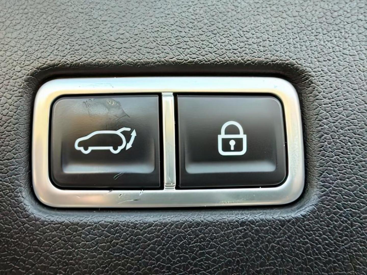 2021 BLUE /Black KIA Sorento (5XYRKDLFXMG) with an 25L I-4 portdirect injection engine, Automatic transmission, located at 1175 N Woodruff Ave, Idaho Falls, ID, 83401, 43.506901, -111.999657 - At Timberline Auto, finding a great deal on your next vehicle is always easy! Our experienced sales staff's goal is to help find you the right vehicle at the right price! Our knowledgeable finance department has options for almost any credit score. We offer extended service contract options to prote - Photo#6