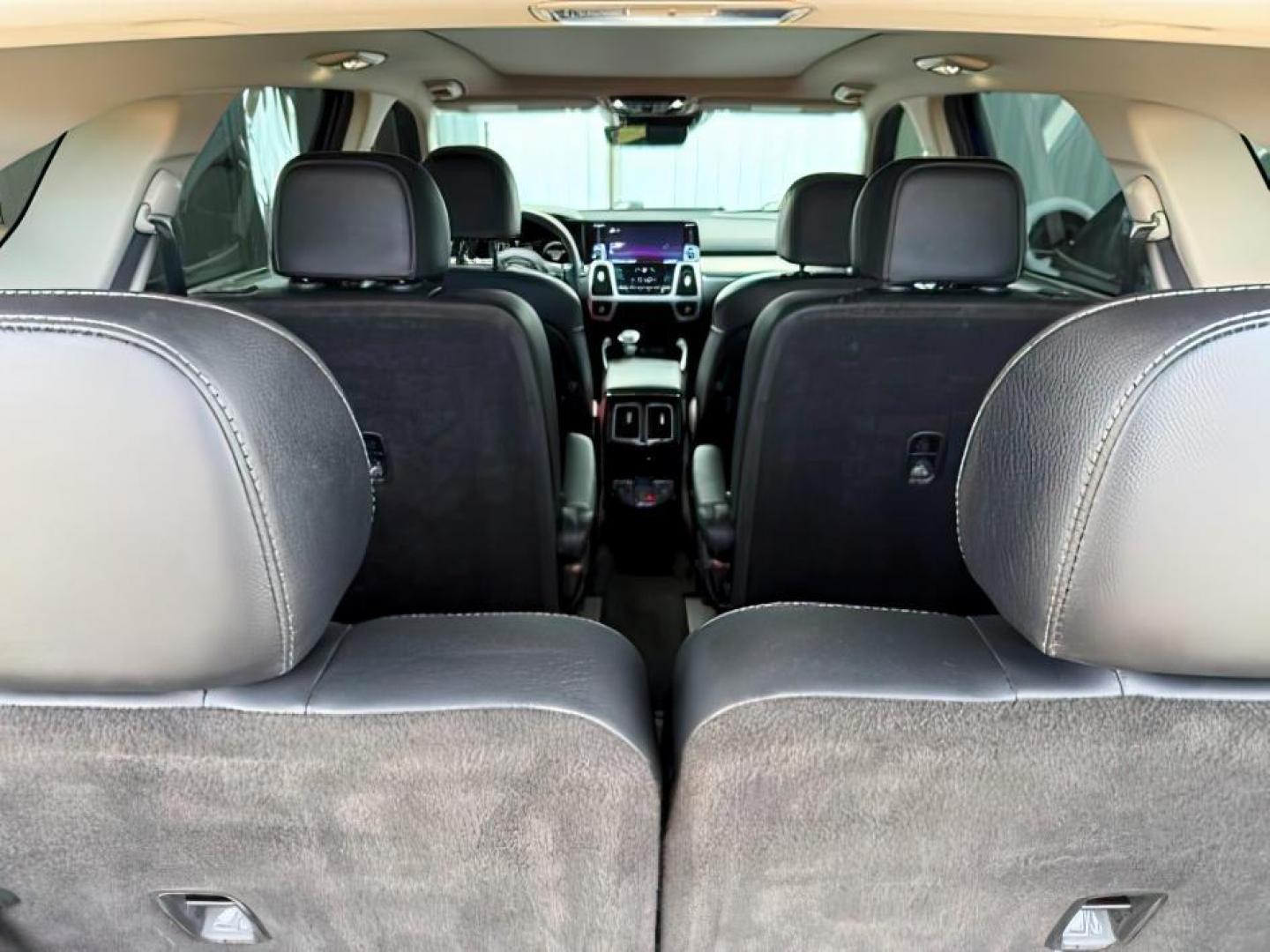 2021 BLUE /Black KIA Sorento (5XYRKDLFXMG) with an 25L I-4 portdirect injection engine, Automatic transmission, located at 1175 N Woodruff Ave, Idaho Falls, ID, 83401, 43.506901, -111.999657 - At Timberline Auto, finding a great deal on your next vehicle is always easy! Our experienced sales staff's goal is to help find you the right vehicle at the right price! Our knowledgeable finance department has options for almost any credit score. We offer extended service contract options to prote - Photo#7