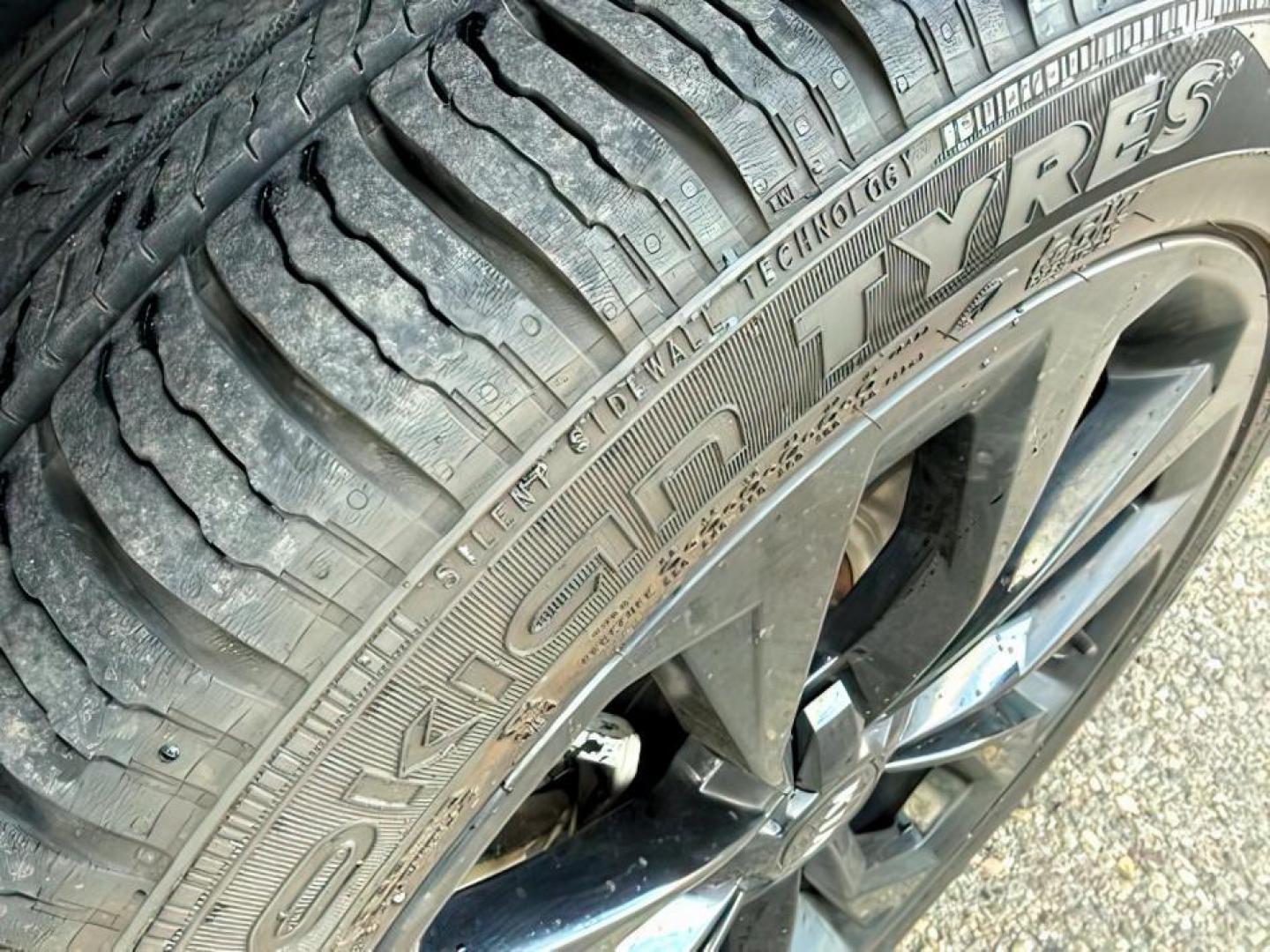 2021 BLUE /Black KIA Sorento (5XYRKDLFXMG) with an 25L I-4 portdirect injection engine, Automatic transmission, located at 1175 N Woodruff Ave, Idaho Falls, ID, 83401, 43.506901, -111.999657 - At Timberline Auto, finding a great deal on your next vehicle is always easy! Our experienced sales staff's goal is to help find you the right vehicle at the right price! Our knowledgeable finance department has options for almost any credit score. We offer extended service contract options to prote - Photo#12