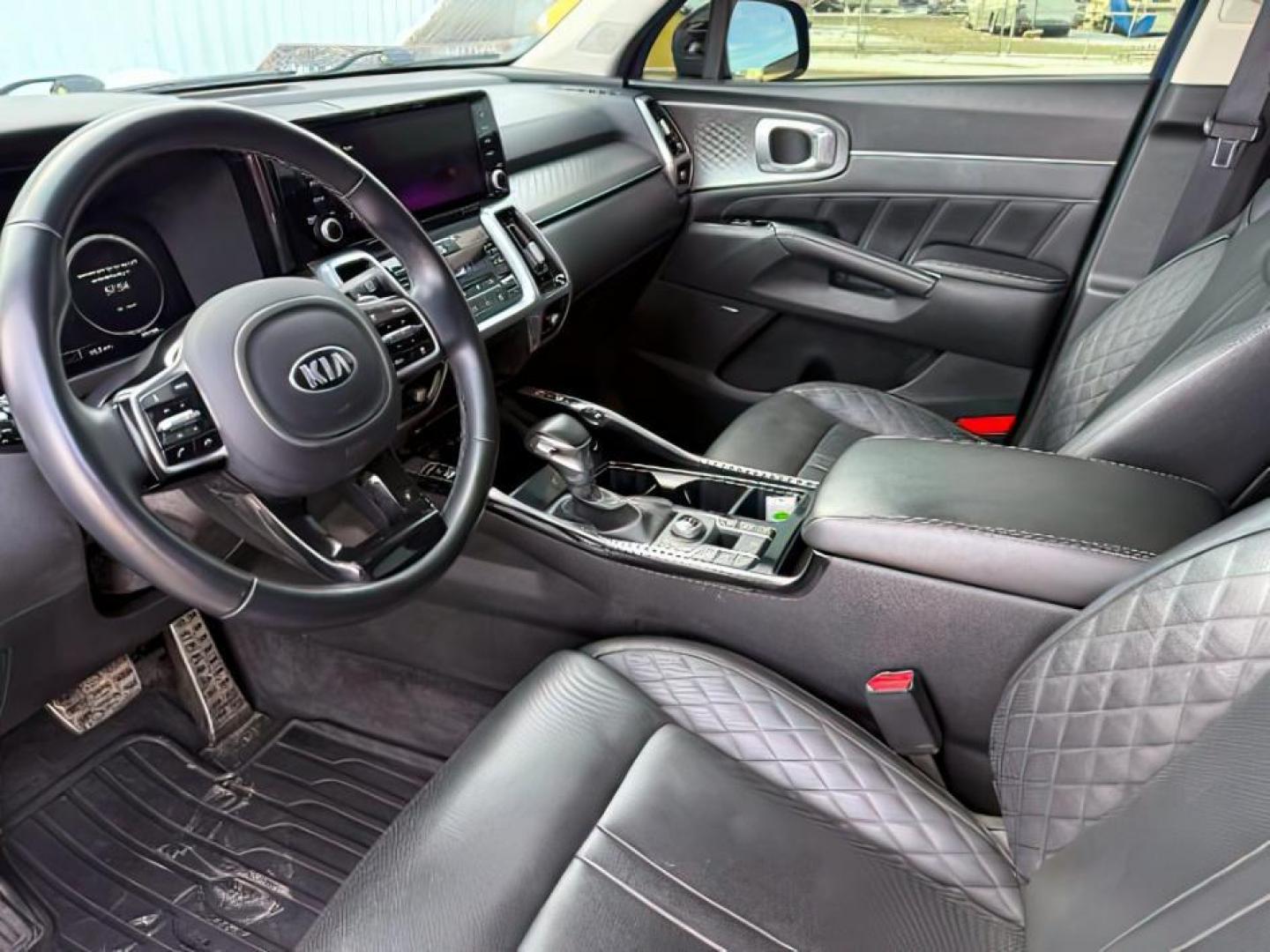 2021 BLUE /Black KIA Sorento (5XYRKDLFXMG) with an 25L I-4 portdirect injection engine, Automatic transmission, located at 1175 N Woodruff Ave, Idaho Falls, ID, 83401, 43.506901, -111.999657 - At Timberline Auto, finding a great deal on your next vehicle is always easy! Our experienced sales staff's goal is to help find you the right vehicle at the right price! Our knowledgeable finance department has options for almost any credit score. We offer extended service contract options to prote - Photo#16