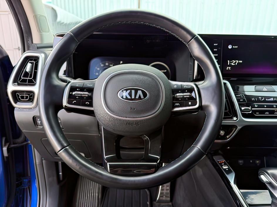 2021 BLUE /Black Kia Sorento SX | SX Prestige (5XYRKDLFXMG) with an 2.5L I-4 port/direct injection engine, AUTOMATIC transmission, located at 1235 N Woodruff Ave., Idaho Falls, 83401, (208) 523-1053, 43.507172, -112.000488 - Photo#17