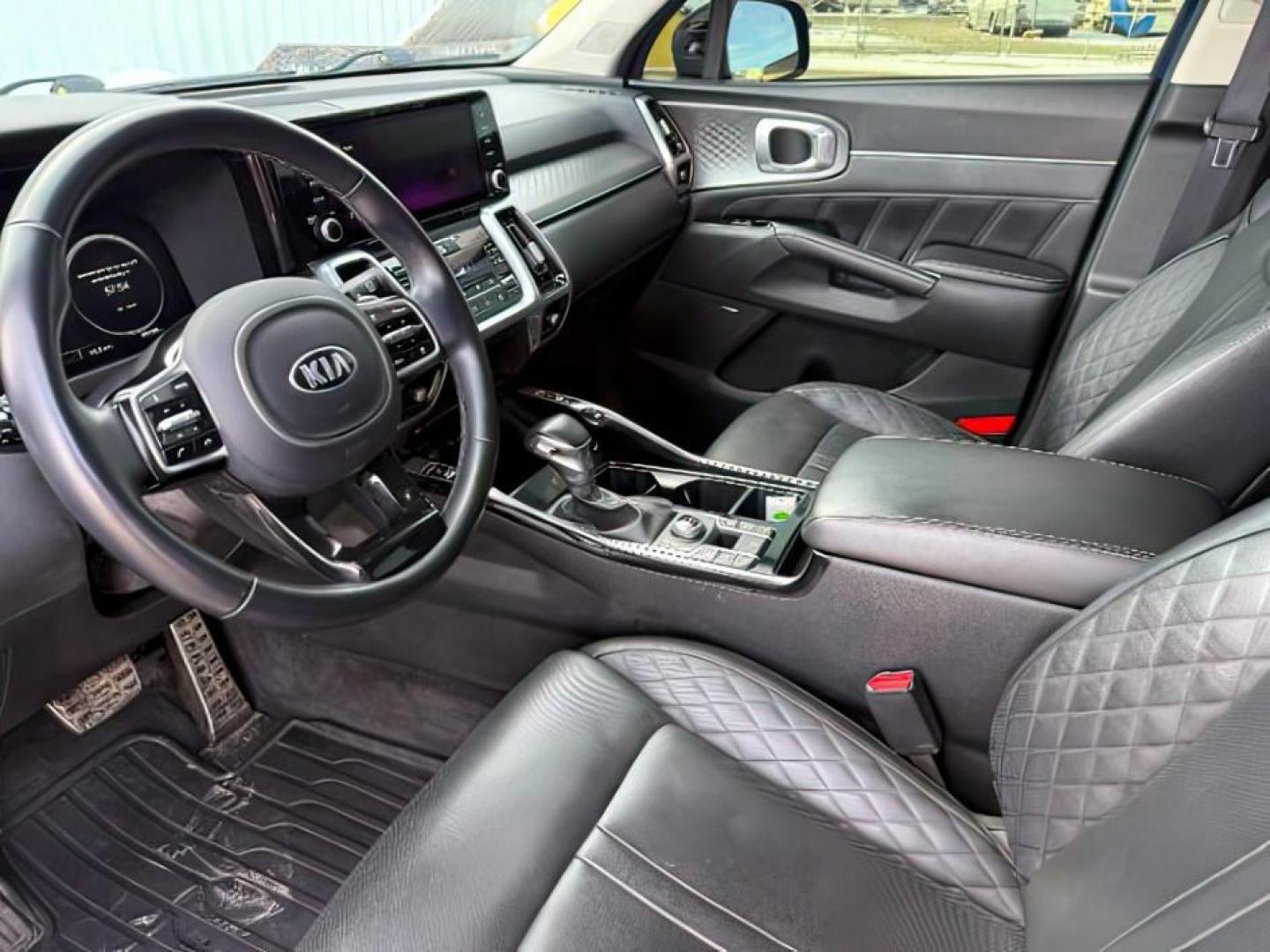 2021 BLUE /Black Kia Sorento SX | SX Prestige (5XYRKDLFXMG) with an 2.5L I-4 port/direct injection engine, AUTOMATIC transmission, located at 1235 N Woodruff Ave., Idaho Falls, 83401, (208) 523-1053, 43.507172, -112.000488 - At Timberline Auto, finding a great deal on your next vehicle is always easy! Our experienced sales staff's goal is to help find you the right vehicle at the right price! Our knowledgeable finance department has options for almost any credit score. We offer extended service contract options to prote - Photo#16