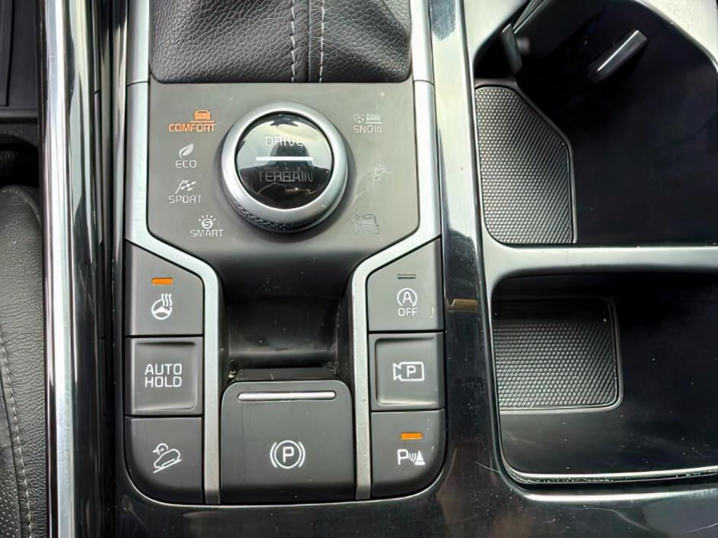 2021 BLUE /Black Kia Sorento SX | SX Prestige (5XYRKDLFXMG) with an 2.5L I-4 port/direct injection engine, AUTOMATIC transmission, located at 1235 N Woodruff Ave., Idaho Falls, 83401, (208) 523-1053, 43.507172, -112.000488 - At Timberline Auto, finding a great deal on your next vehicle is always easy! Our experienced sales staff's goal is to help find you the right vehicle at the right price! Our knowledgeable finance department has options for almost any credit score. We offer extended service contract options to prote - Photo#21