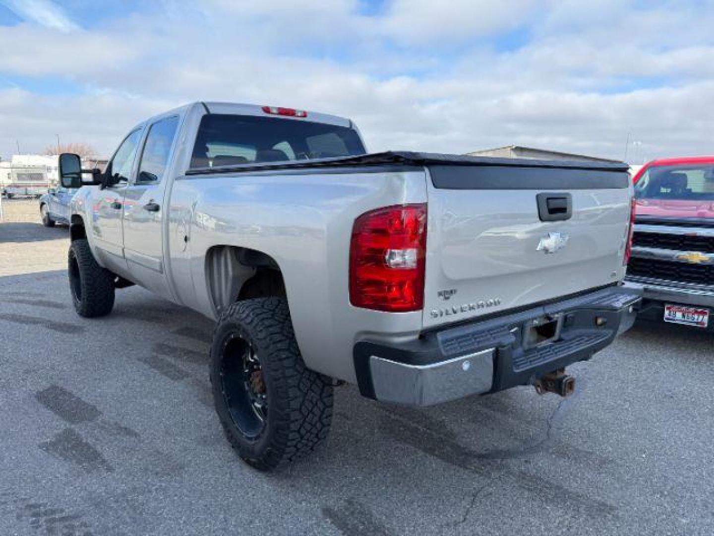 2008 SILVER /Ebony Chevrolet Silverado 2500HD (1GCHK23678F) with an 66L V8 16V OHV TURBO DIESEL engine, Automatic transmission, located at 1175 N Woodruff Ave, Idaho Falls, ID, 83401, 43.506901, -111.999657 - At Timberline Auto, finding a great deal on your next vehicle is always easy! Our experienced sales staff's goal is to help find you the right vehicle at the right price! Our knowledgeable finance department has options for almost any credit score. We offer extended service contract options to prote - Photo#21
