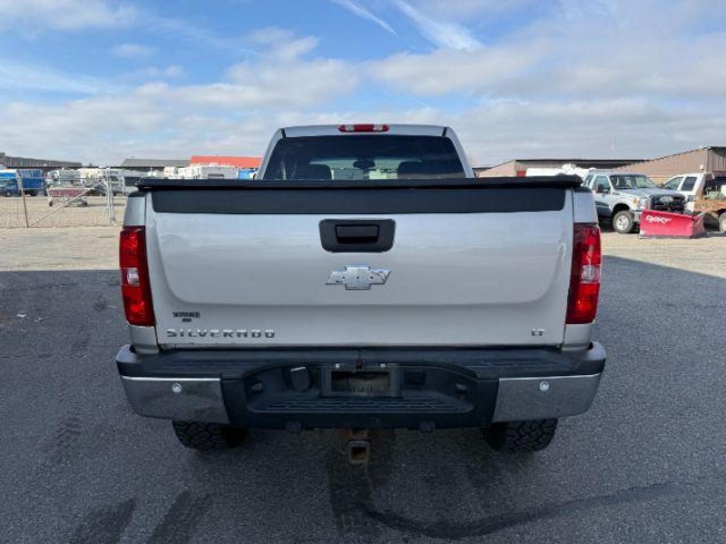 2008 SILVER /Ebony Chevrolet Silverado 2500HD (1GCHK23678F) with an 66L V8 16V OHV TURBO DIESEL engine, Automatic transmission, located at 1175 N Woodruff Ave, Idaho Falls, ID, 83401, 43.506901, -111.999657 - At Timberline Auto, finding a great deal on your next vehicle is always easy! Our experienced sales staff's goal is to help find you the right vehicle at the right price! Our knowledgeable finance department has options for almost any credit score. We offer extended service contract options to prote - Photo#22