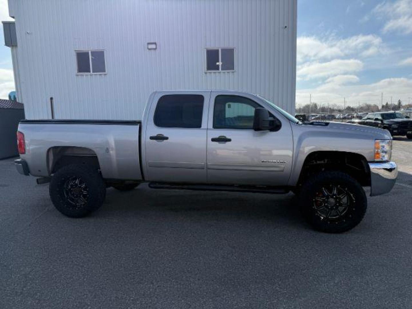 2008 SILVER /Ebony Chevrolet Silverado 2500HD (1GCHK23678F) with an 66L V8 16V OHV TURBO DIESEL engine, Automatic transmission, located at 1175 N Woodruff Ave, Idaho Falls, ID, 83401, 43.506901, -111.999657 - At Timberline Auto, finding a great deal on your next vehicle is always easy! Our experienced sales staff's goal is to help find you the right vehicle at the right price! Our knowledgeable finance department has options for almost any credit score. We offer extended service contract options to prote - Photo#24