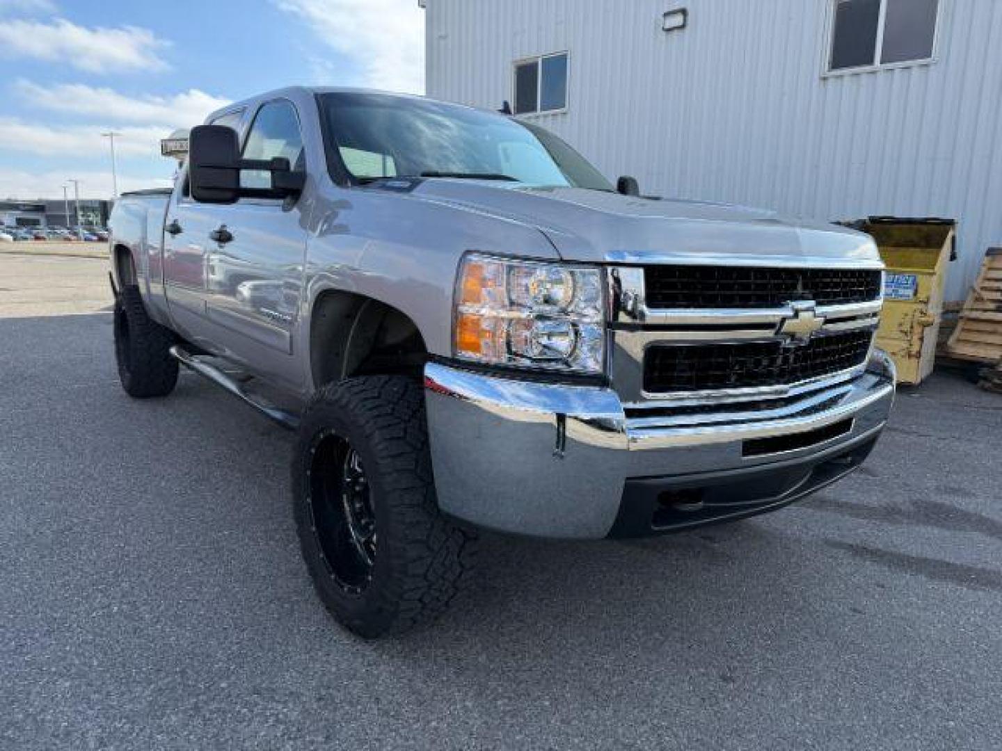 2008 SILVER /Ebony Chevrolet Silverado 2500HD (1GCHK23678F) with an 66L V8 16V OHV TURBO DIESEL engine, Automatic transmission, located at 1175 N Woodruff Ave, Idaho Falls, ID, 83401, 43.506901, -111.999657 - At Timberline Auto, finding a great deal on your next vehicle is always easy! Our experienced sales staff's goal is to help find you the right vehicle at the right price! Our knowledgeable finance department has options for almost any credit score. We offer extended service contract options to prote - Photo#25