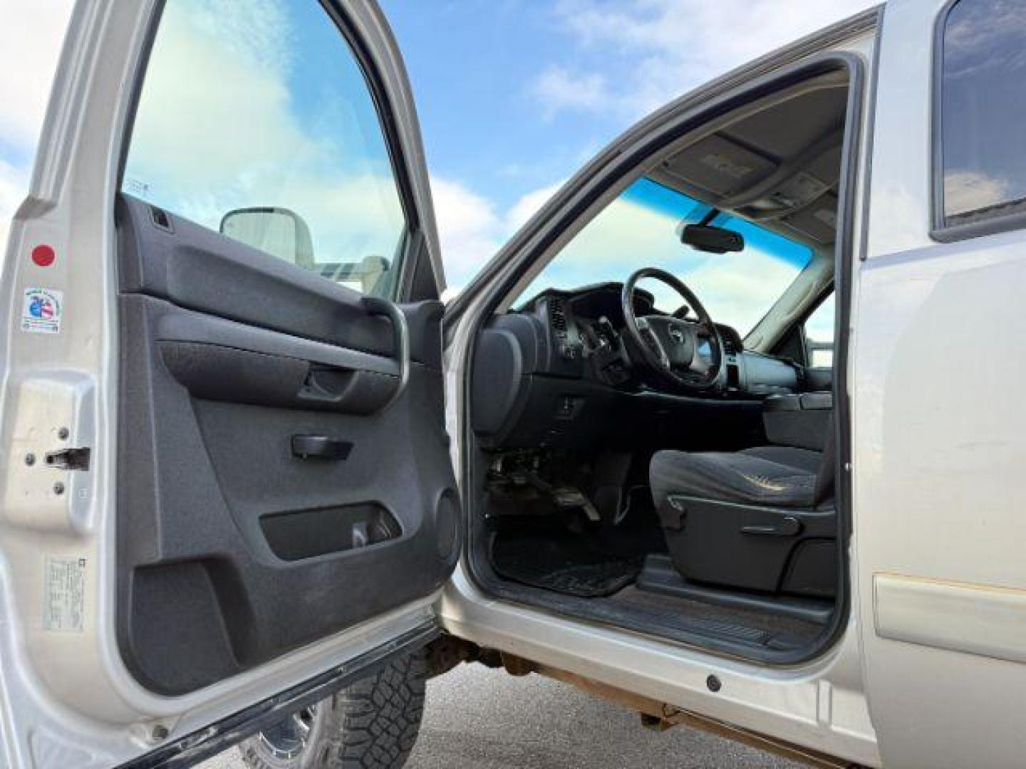 2008 SILVER /Ebony Chevrolet Silverado 2500HD (1GCHK23678F) with an 66L V8 16V OHV TURBO DIESEL engine, Automatic transmission, located at 1175 N Woodruff Ave, Idaho Falls, ID, 83401, 43.506901, -111.999657 - At Timberline Auto, finding a great deal on your next vehicle is always easy! Our experienced sales staff's goal is to help find you the right vehicle at the right price! Our knowledgeable finance department has options for almost any credit score. We offer extended service contract options to prote - Photo#28