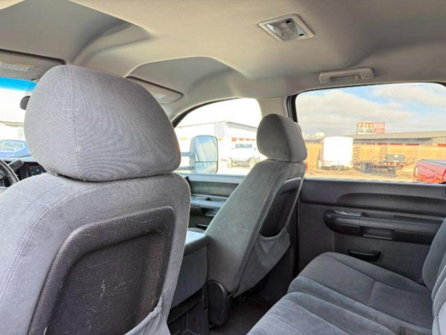 2008 SILVER /Ebony Chevrolet Silverado 2500HD (1GCHK23678F) with an 66L V8 16V OHV TURBO DIESEL engine, Automatic transmission, located at 1175 N Woodruff Ave, Idaho Falls, ID, 83401, 43.506901, -111.999657 - At Timberline Auto, finding a great deal on your next vehicle is always easy! Our experienced sales staff's goal is to help find you the right vehicle at the right price! Our knowledgeable finance department has options for almost any credit score. We offer extended service contract options to prote - Photo#37