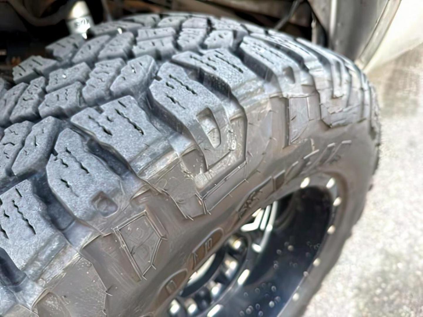 2008 SILVER /Ebony Chevrolet Silverado 2500HD (1GCHK23678F) with an 66L V8 16V OHV TURBO DIESEL engine, Automatic transmission, located at 1175 N Woodruff Ave, Idaho Falls, ID, 83401, 43.506901, -111.999657 - At Timberline Auto, finding a great deal on your next vehicle is always easy! Our experienced sales staff's goal is to help find you the right vehicle at the right price! Our knowledgeable finance department has options for almost any credit score. We offer extended service contract options to prote - Photo#8