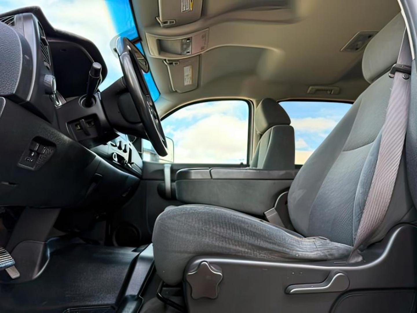 2008 SILVER /Ebony Chevrolet Silverado 2500HD (1GCHK23678F) with an 66L V8 16V OHV TURBO DIESEL engine, Automatic transmission, located at 1175 N Woodruff Ave, Idaho Falls, ID, 83401, 43.506901, -111.999657 - At Timberline Auto, finding a great deal on your next vehicle is always easy! Our experienced sales staff's goal is to help find you the right vehicle at the right price! Our knowledgeable finance department has options for almost any credit score. We offer extended service contract options to prote - Photo#10