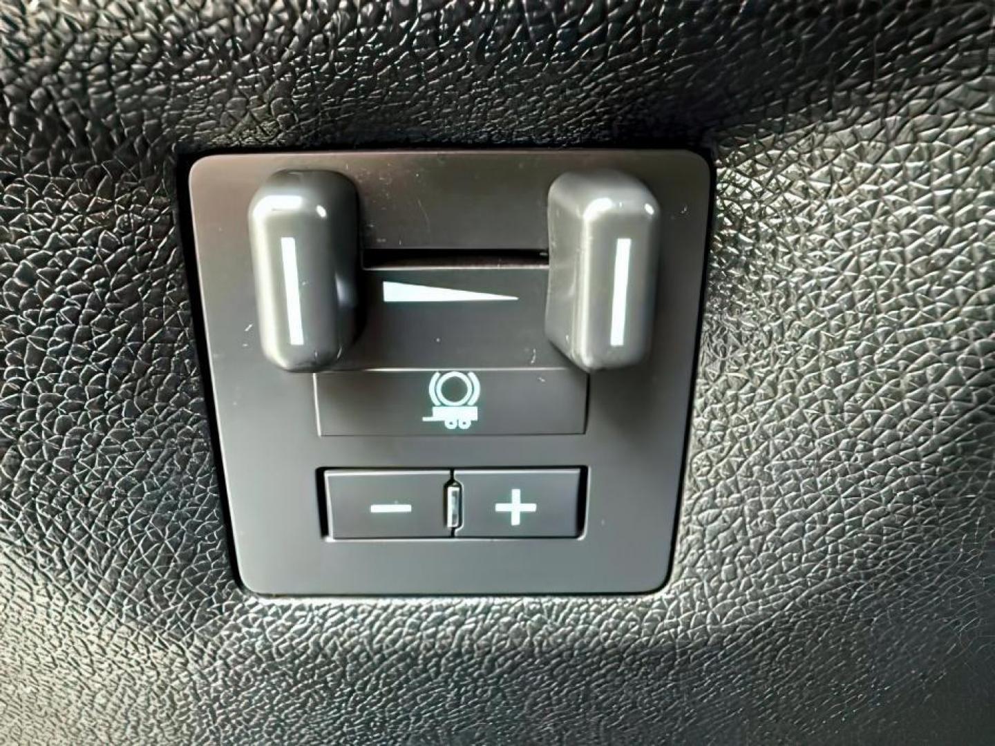 2008 SILVER /Ebony Chevrolet Silverado 2500HD (1GCHK23678F) with an 66L V8 16V OHV TURBO DIESEL engine, Automatic transmission, located at 1175 N Woodruff Ave, Idaho Falls, ID, 83401, 43.506901, -111.999657 - At Timberline Auto, finding a great deal on your next vehicle is always easy! Our experienced sales staff's goal is to help find you the right vehicle at the right price! Our knowledgeable finance department has options for almost any credit score. We offer extended service contract options to prote - Photo#15