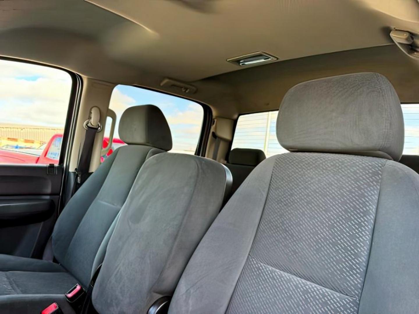 2008 SILVER /Ebony Chevrolet Silverado 2500HD (1GCHK23678F) with an 66L V8 16V OHV TURBO DIESEL engine, Automatic transmission, located at 1175 N Woodruff Ave, Idaho Falls, ID, 83401, 43.506901, -111.999657 - At Timberline Auto, finding a great deal on your next vehicle is always easy! Our experienced sales staff's goal is to help find you the right vehicle at the right price! Our knowledgeable finance department has options for almost any credit score. We offer extended service contract options to prote - Photo#16