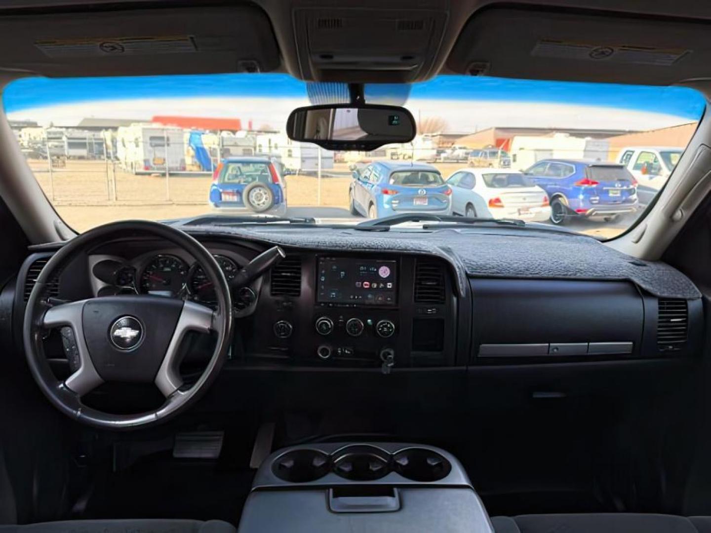 2008 SILVER /Ebony Chevrolet Silverado 2500HD (1GCHK23678F) with an 66L V8 16V OHV TURBO DIESEL engine, Automatic transmission, located at 1175 N Woodruff Ave, Idaho Falls, ID, 83401, 43.506901, -111.999657 - At Timberline Auto, finding a great deal on your next vehicle is always easy! Our experienced sales staff's goal is to help find you the right vehicle at the right price! Our knowledgeable finance department has options for almost any credit score. We offer extended service contract options to prote - Photo#17