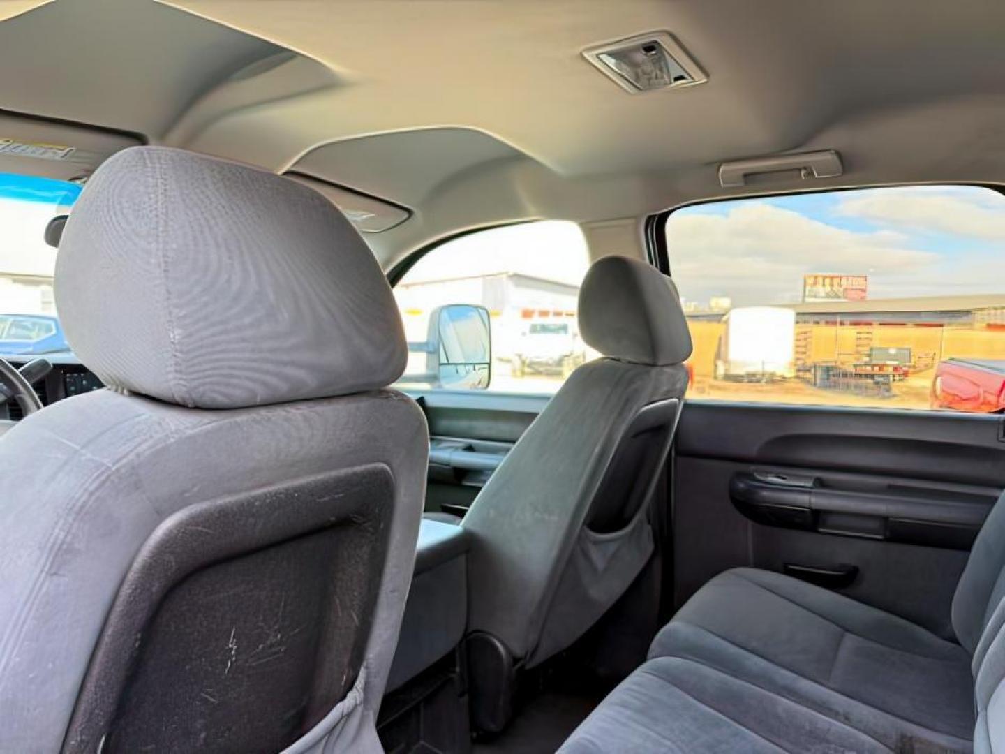 2008 SILVER /Ebony Chevrolet Silverado 2500HD (1GCHK23678F) with an 66L V8 16V OHV TURBO DIESEL engine, Automatic transmission, located at 1175 N Woodruff Ave, Idaho Falls, ID, 83401, 43.506901, -111.999657 - At Timberline Auto, finding a great deal on your next vehicle is always easy! Our experienced sales staff's goal is to help find you the right vehicle at the right price! Our knowledgeable finance department has options for almost any credit score. We offer extended service contract options to prote - Photo#18
