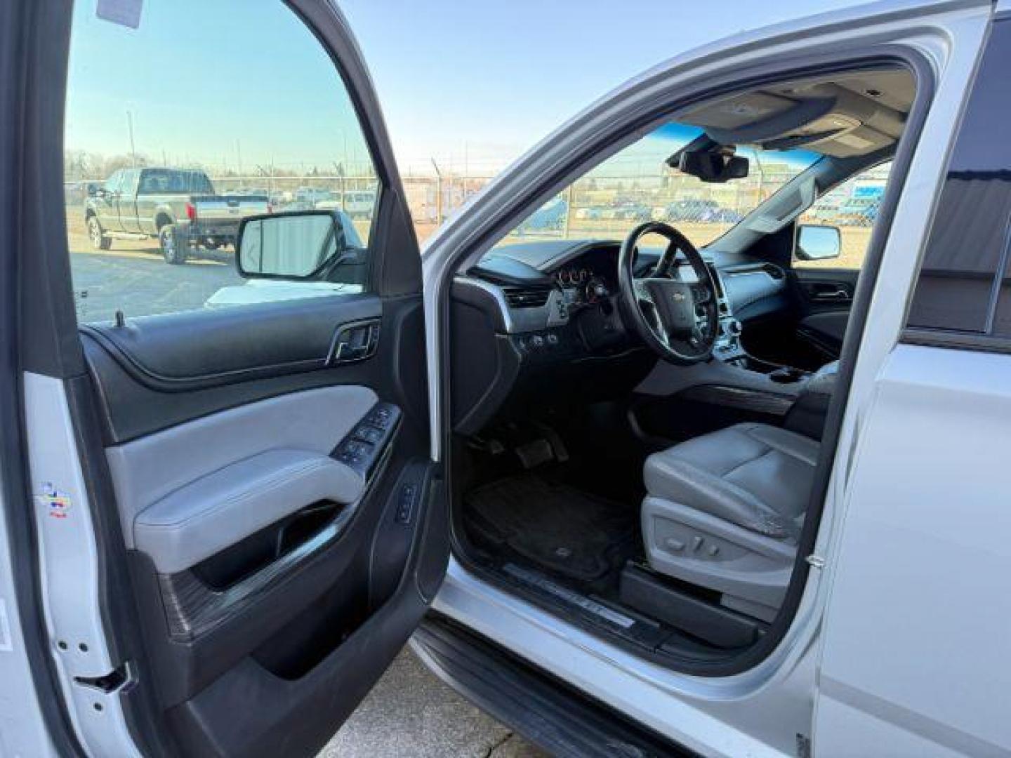 2015 SILVER /Jet Black Chevrolet Suburban 1500 (1GNSKJKC4FR) with an EcoTec3 53L V-8 gasoline direct injection engine, Automatic transmission, located at 1175 N Woodruff Ave, Idaho Falls, ID, 83401, 43.506901, -111.999657 - At Timberline Auto, finding a great deal on your next vehicle is always easy! Our experienced sales staff's goal is to help find you the right vehicle at the right price! Our knowledgeable finance department has options for almost any credit score. We offer extended service contract options to prote - Photo#15