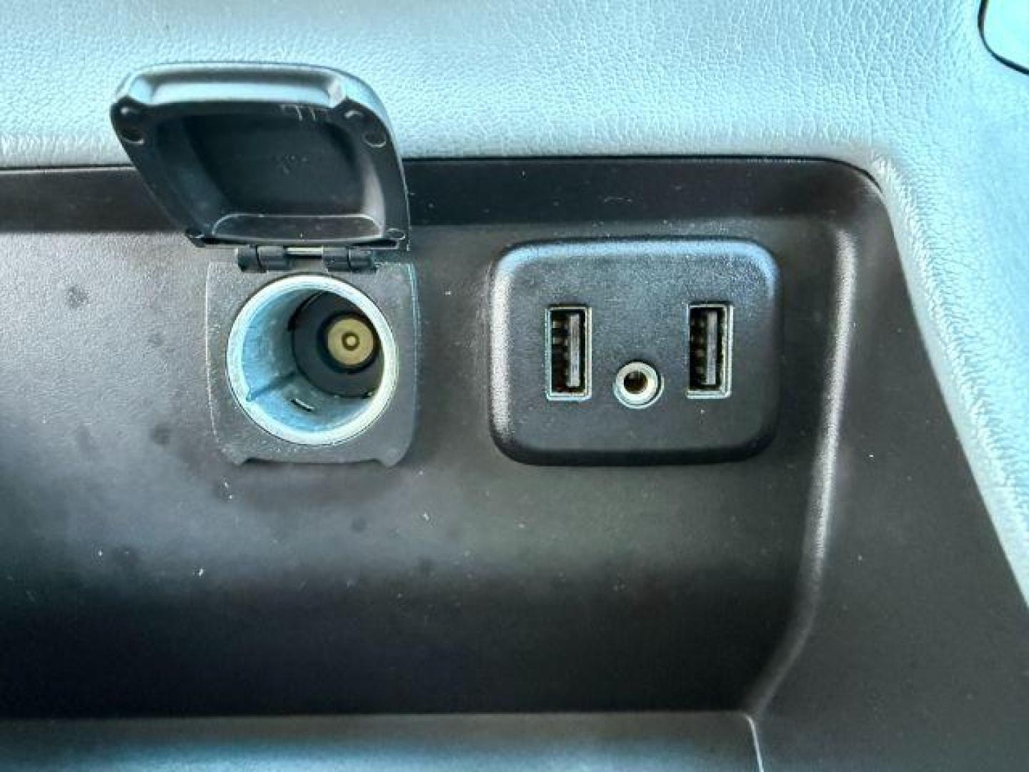 2015 SILVER /Jet Black Chevrolet Suburban 1500 (1GNSKJKC4FR) with an EcoTec3 53L V-8 gasoline direct injection engine, Automatic transmission, located at 1175 N Woodruff Ave, Idaho Falls, ID, 83401, 43.506901, -111.999657 - At Timberline Auto, finding a great deal on your next vehicle is always easy! Our experienced sales staff's goal is to help find you the right vehicle at the right price! Our knowledgeable finance department has options for almost any credit score. We offer extended service contract options to prote - Photo#22